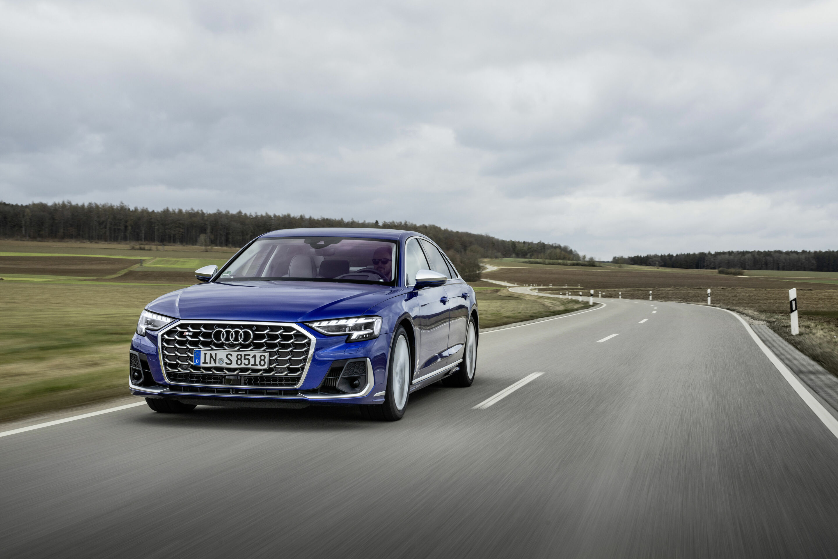 Audi S8 interior and cockpit A220804