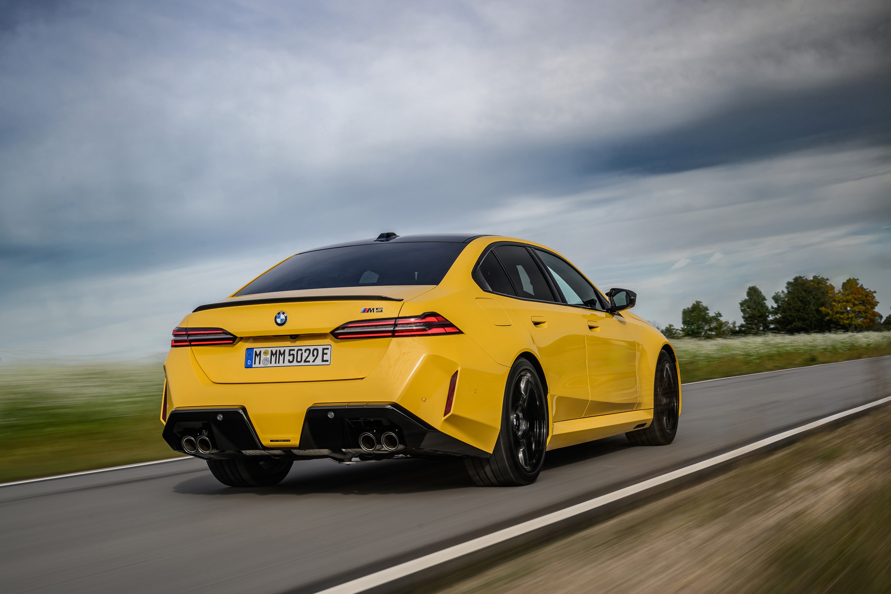 BMW M5 technology P90575428