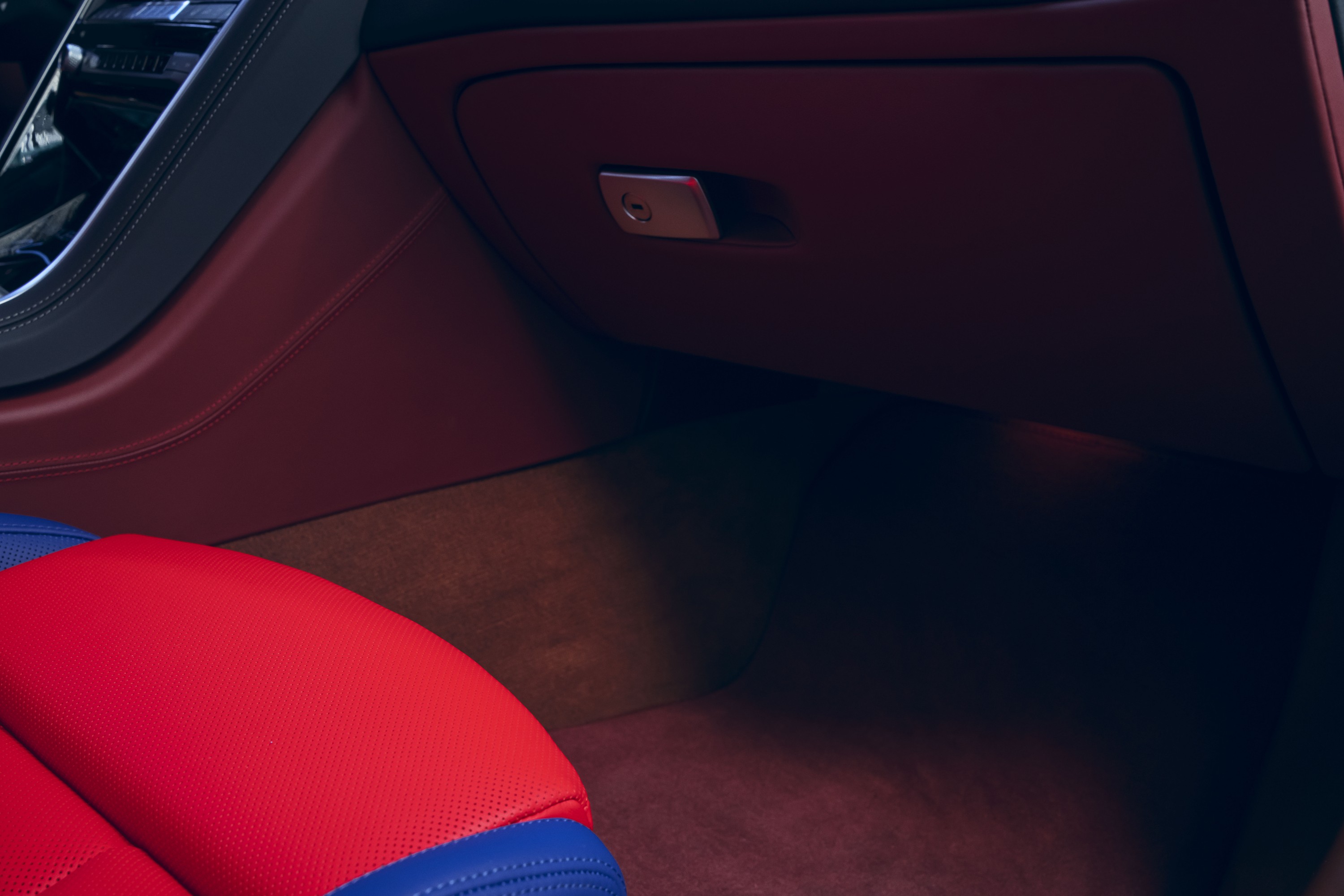 BMW M850i exterior P90449946