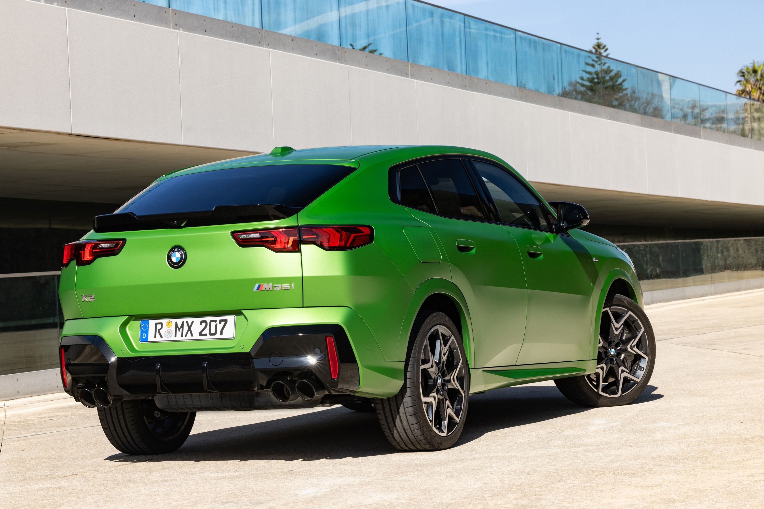 BMW X2 driving P90540159