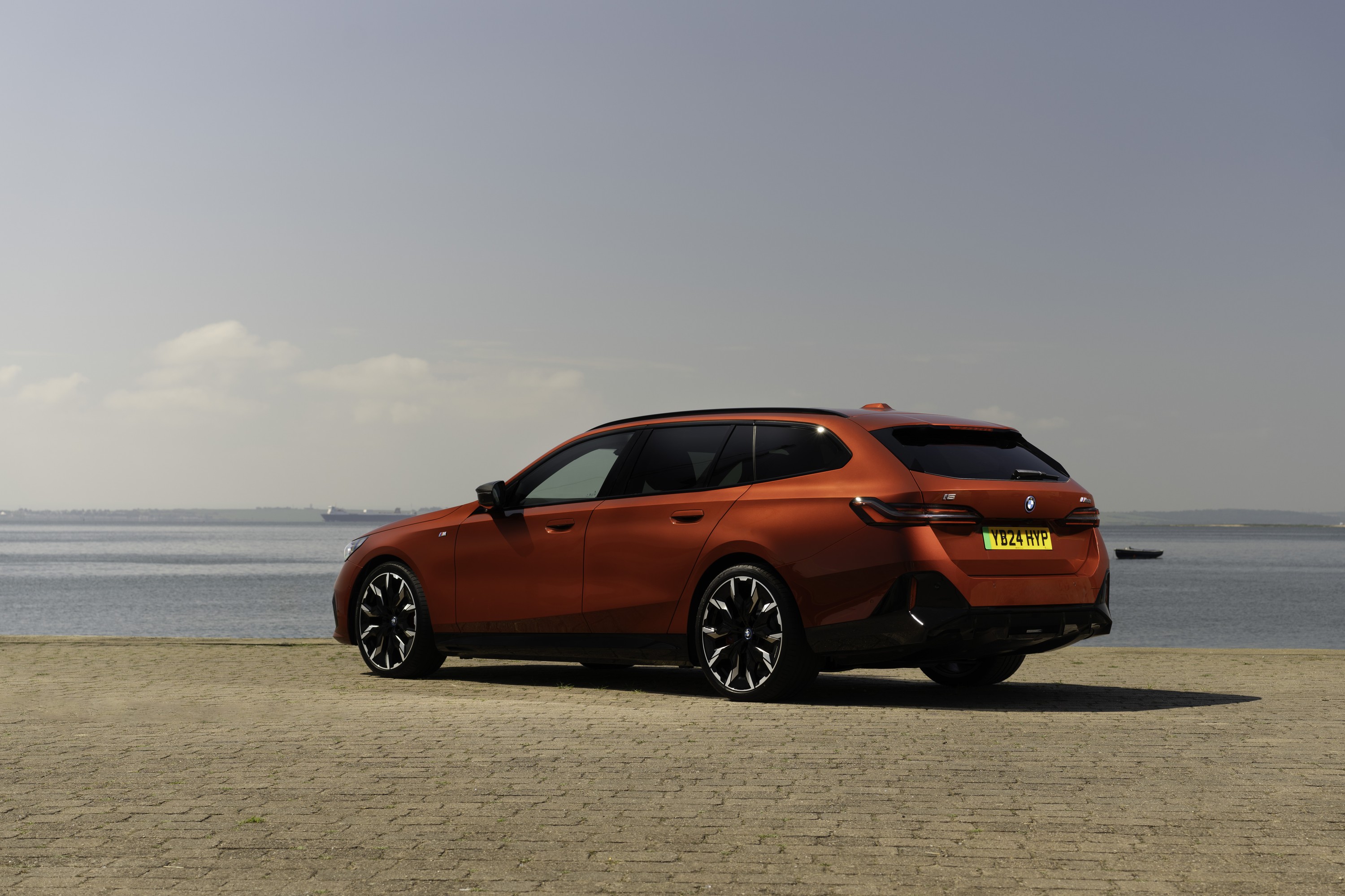 BMW i5 driving P90551636