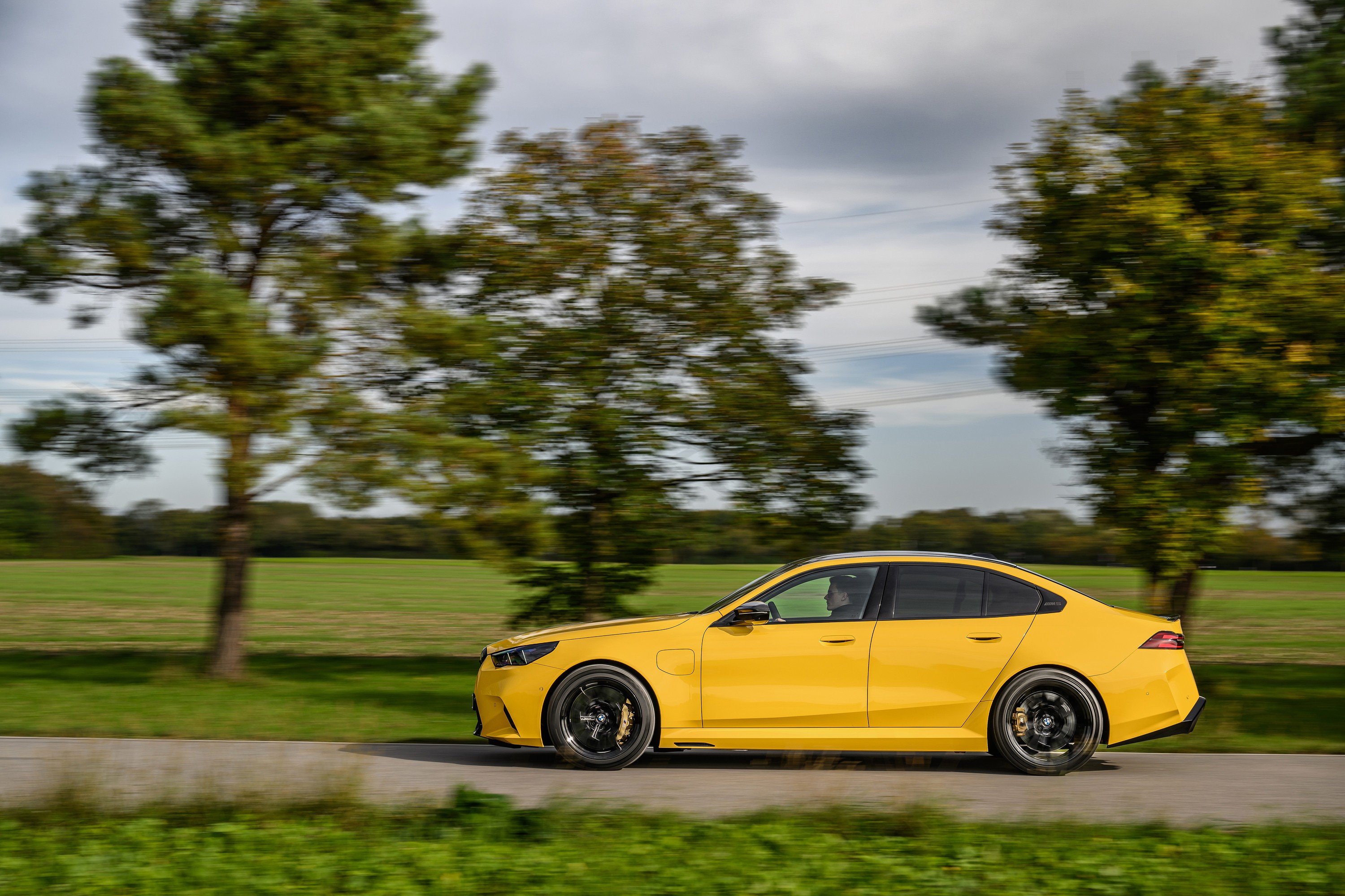 BMW M5 technology P90575433