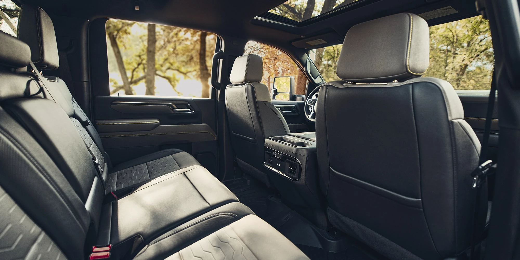 Chevrolet Silverado HD rear bench in black leather
