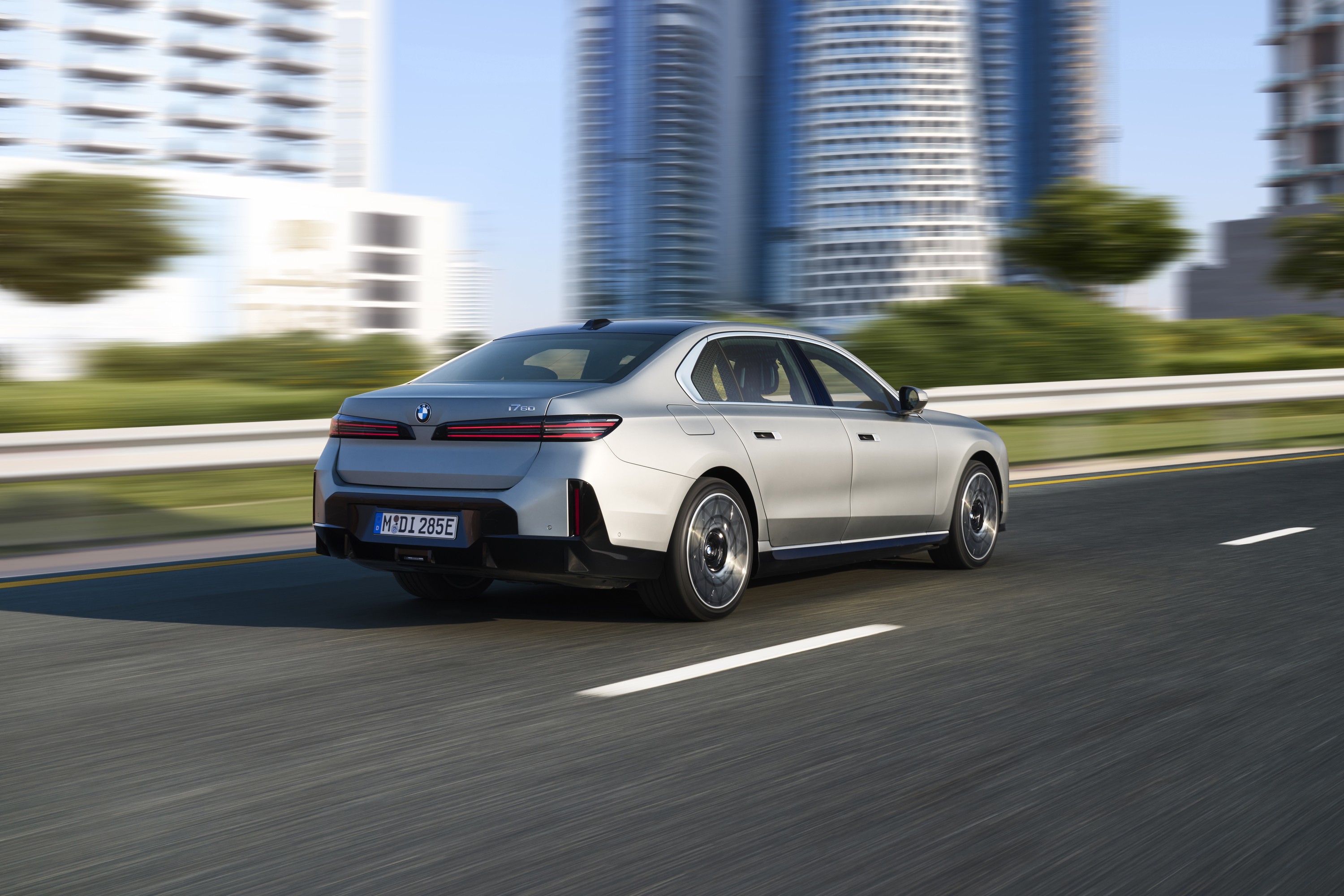 BMW i7 exterior P90636162