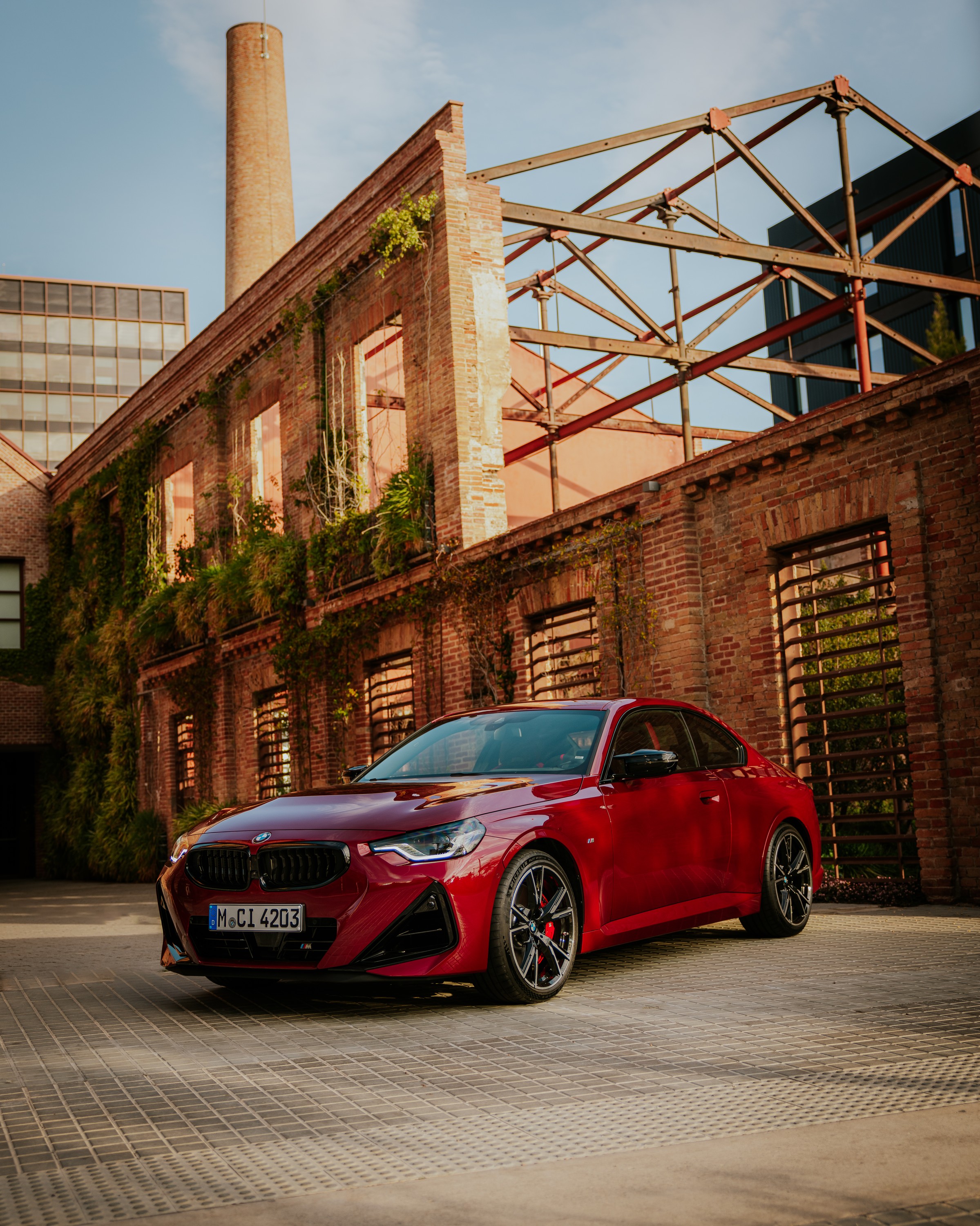 BMW M240i exterior P90554918