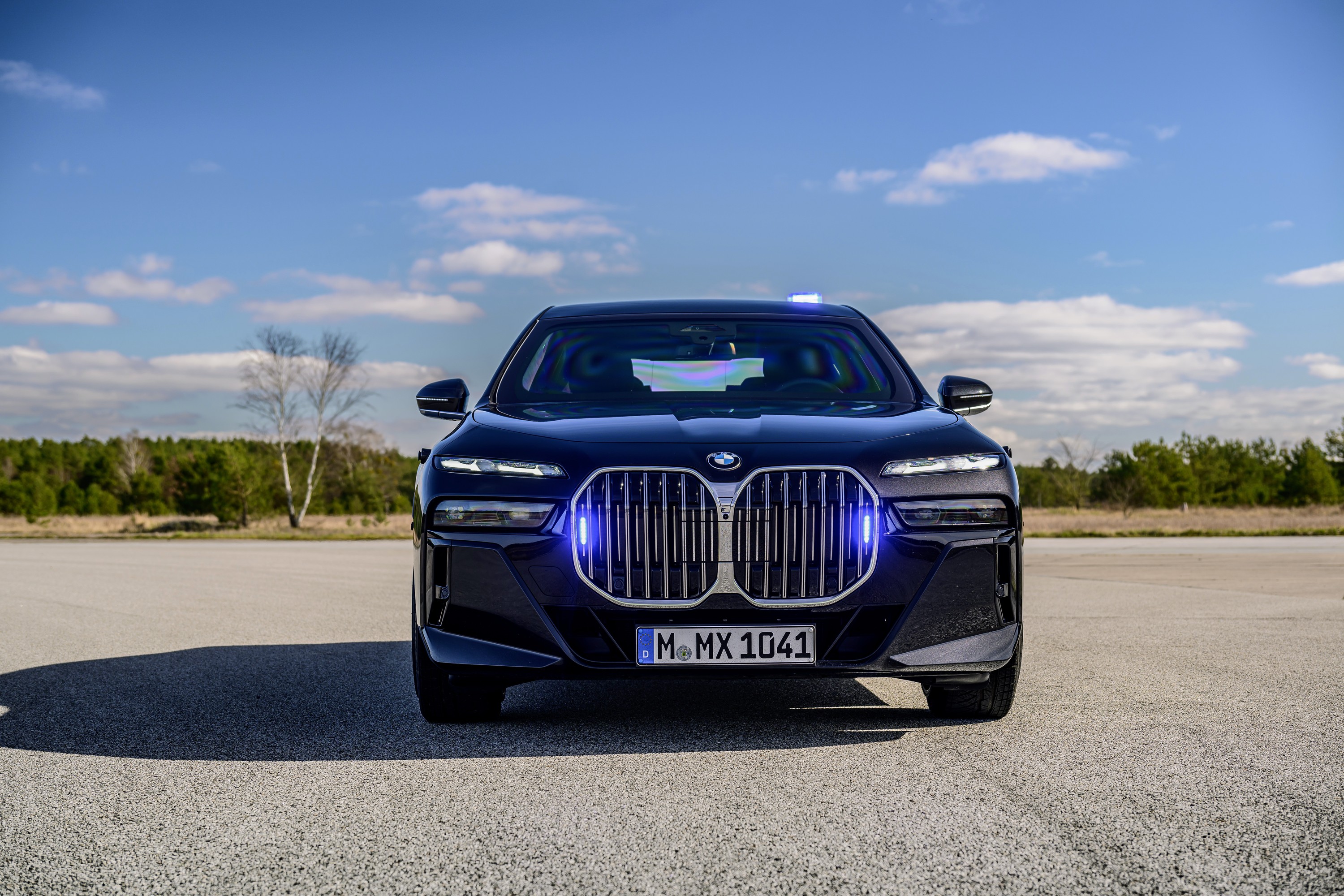 BMW 760i driving P90543762