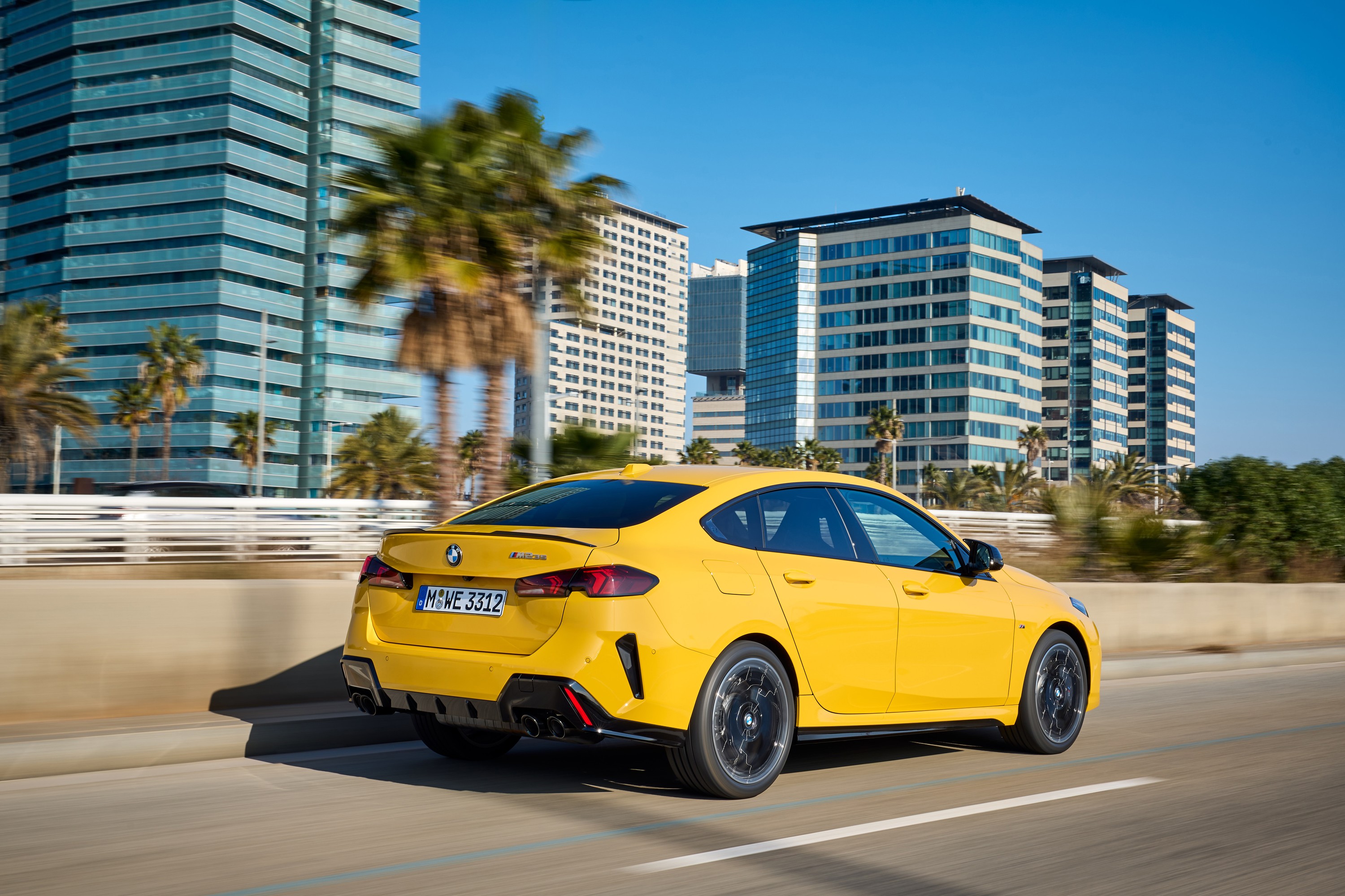 BMW M235 exterior P90588981