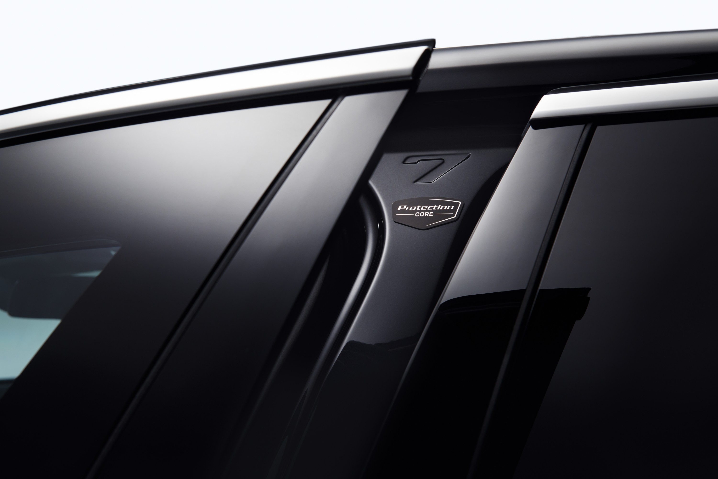 BMW 760i exterior P90516169