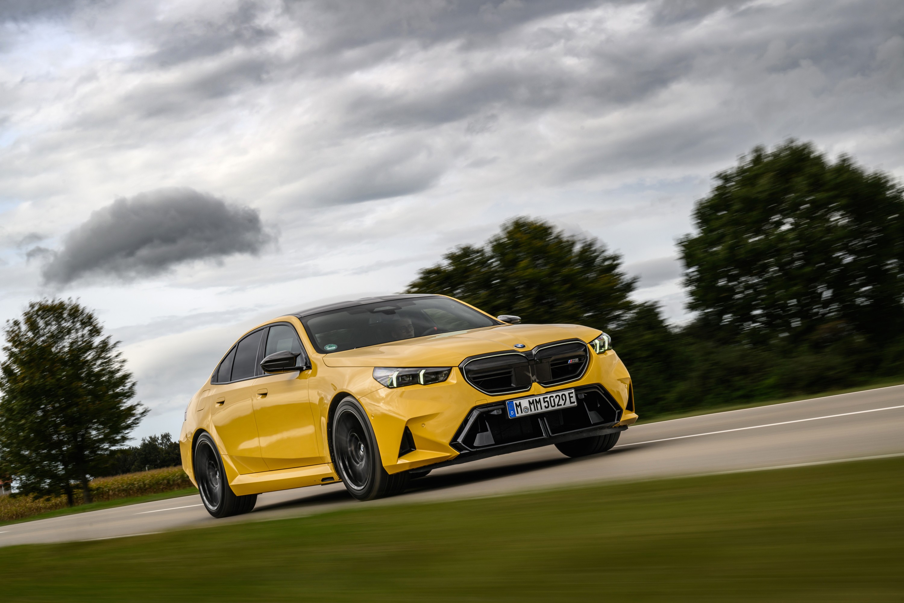 BMW M5 technology P90575421