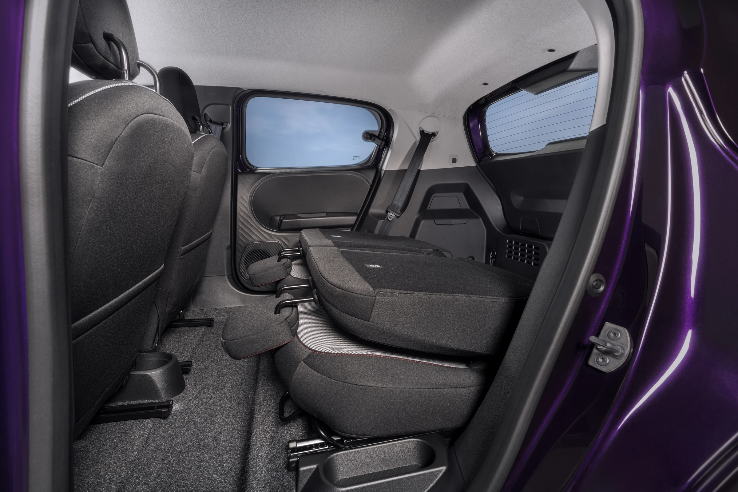 Nissan Pixo interior official photo 21