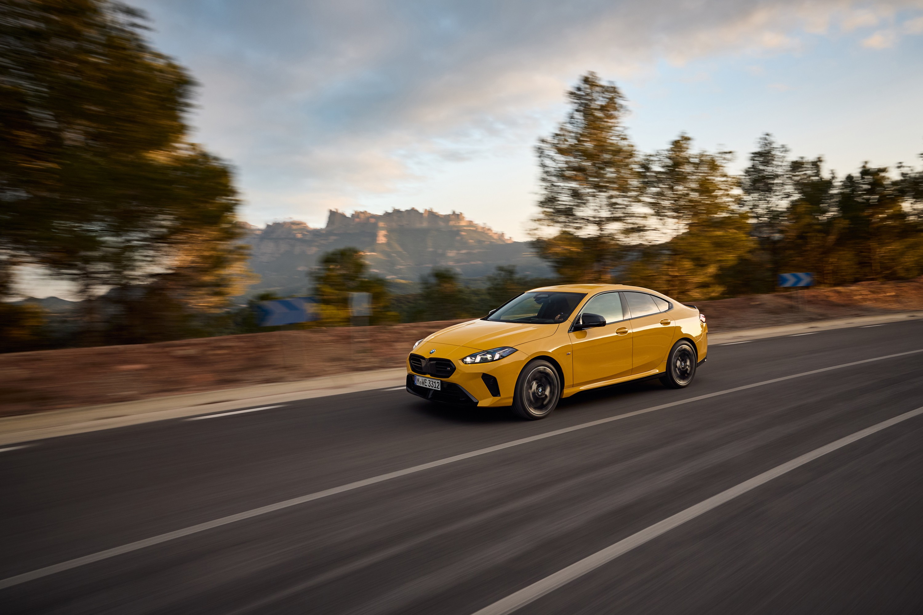 BMW M235 exterior P90588970