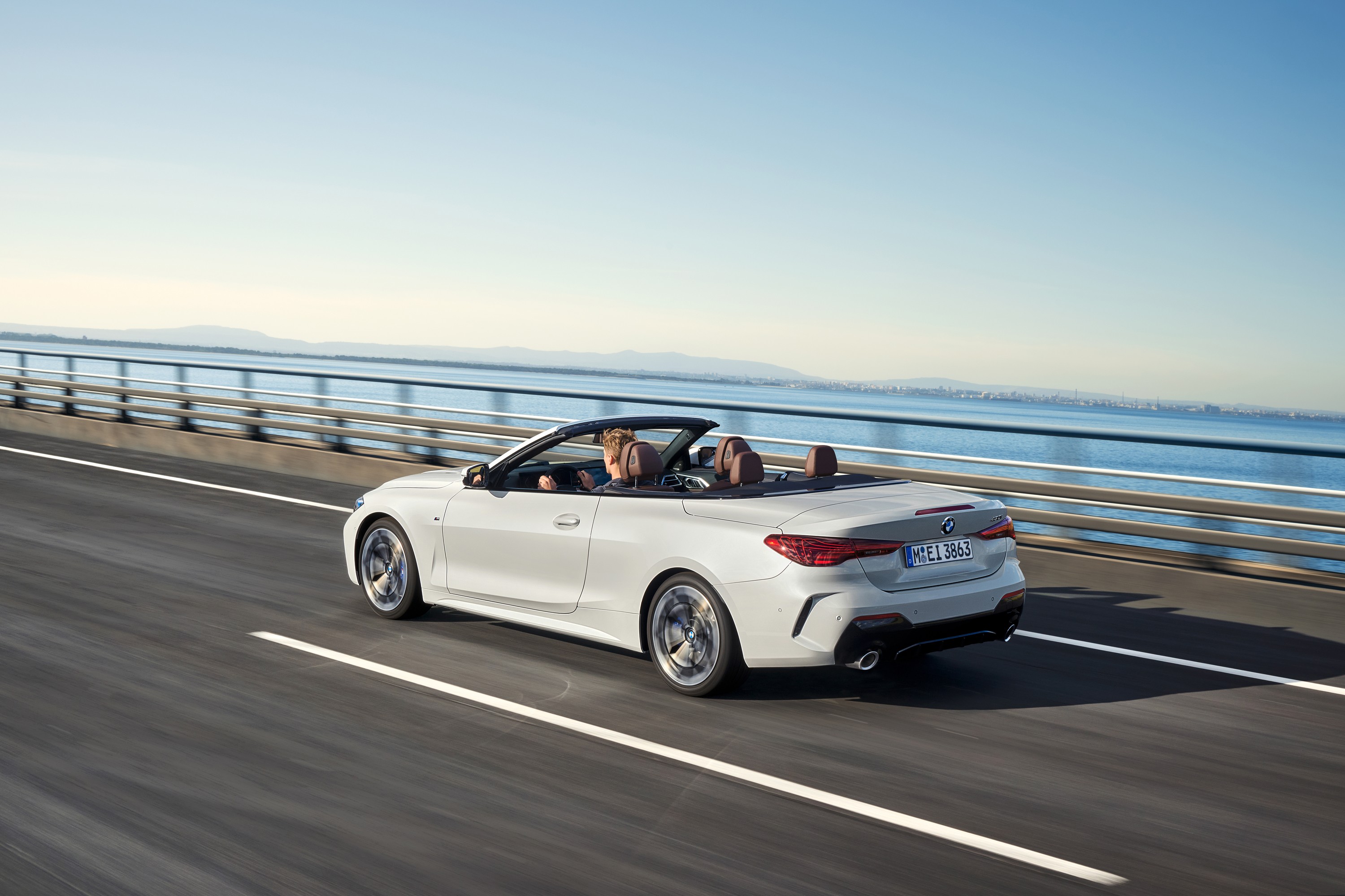 BMW 4 Series driving P90535879