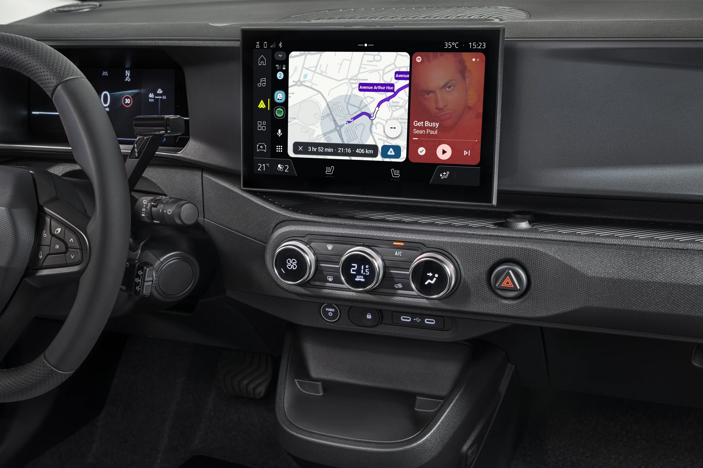 Nissan Pixo interior official photo 14