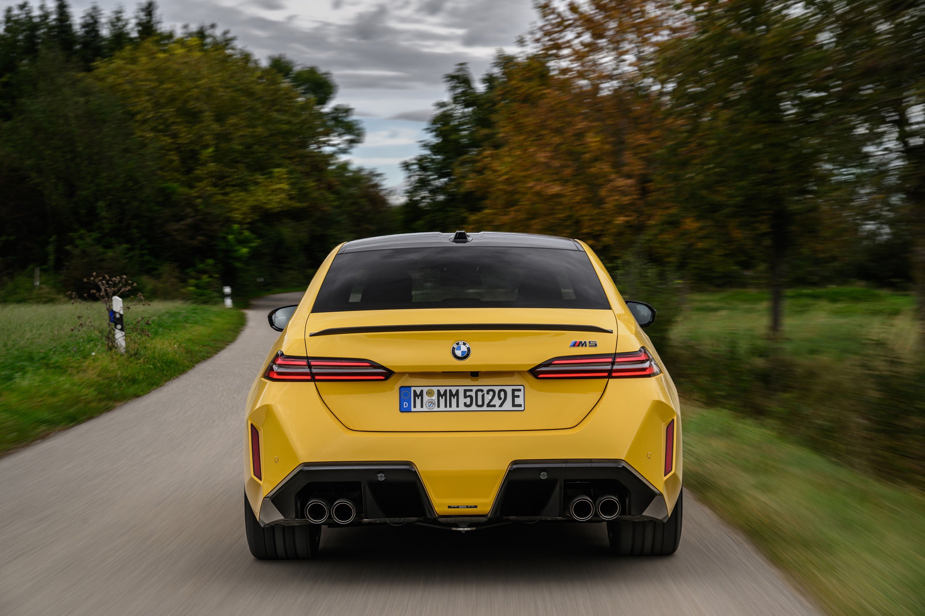 BMW M5 technology P90575442
