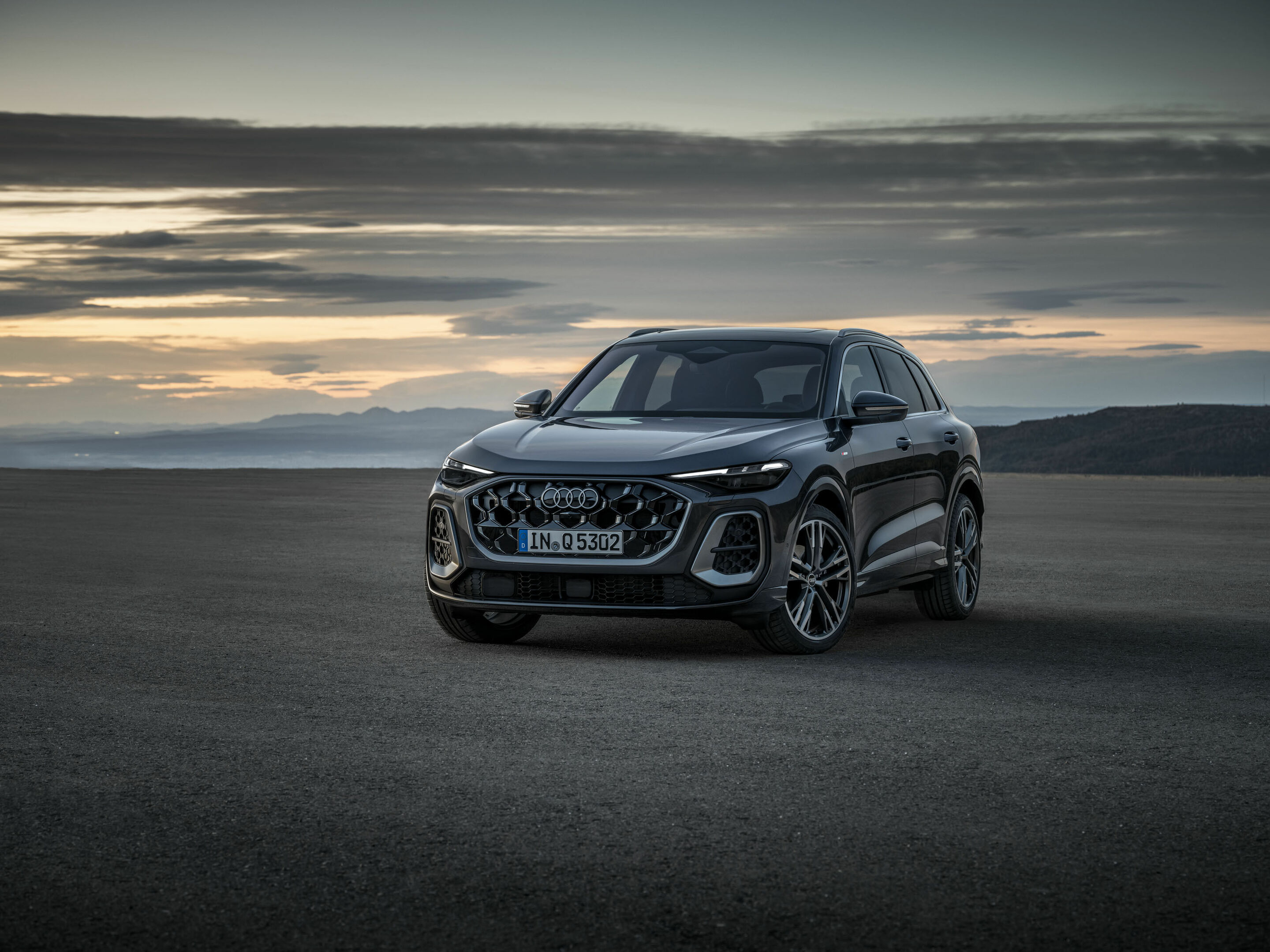 Audi Q5 SUV additional exterior official photo