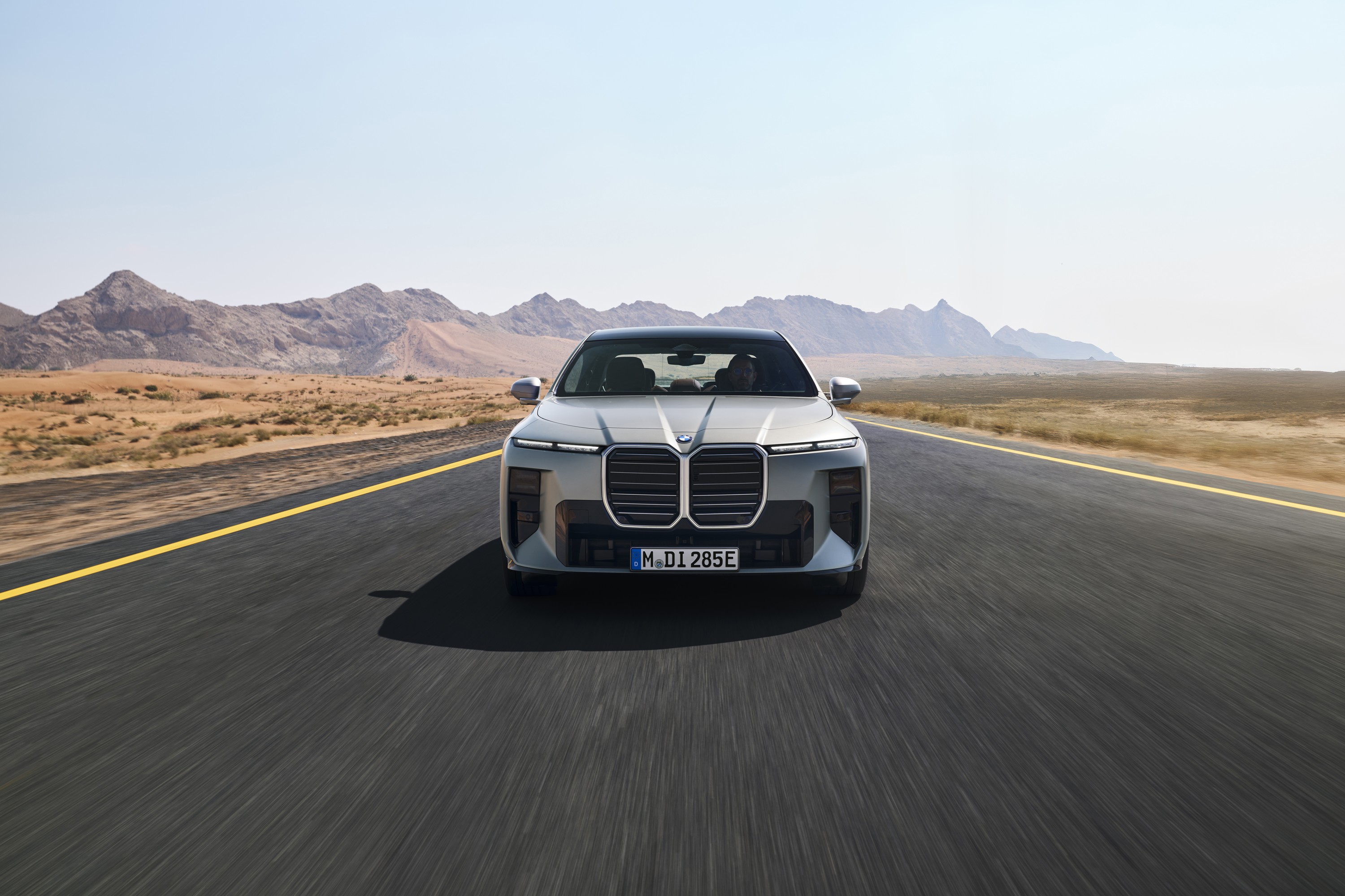 BMW i7 exterior P90636136