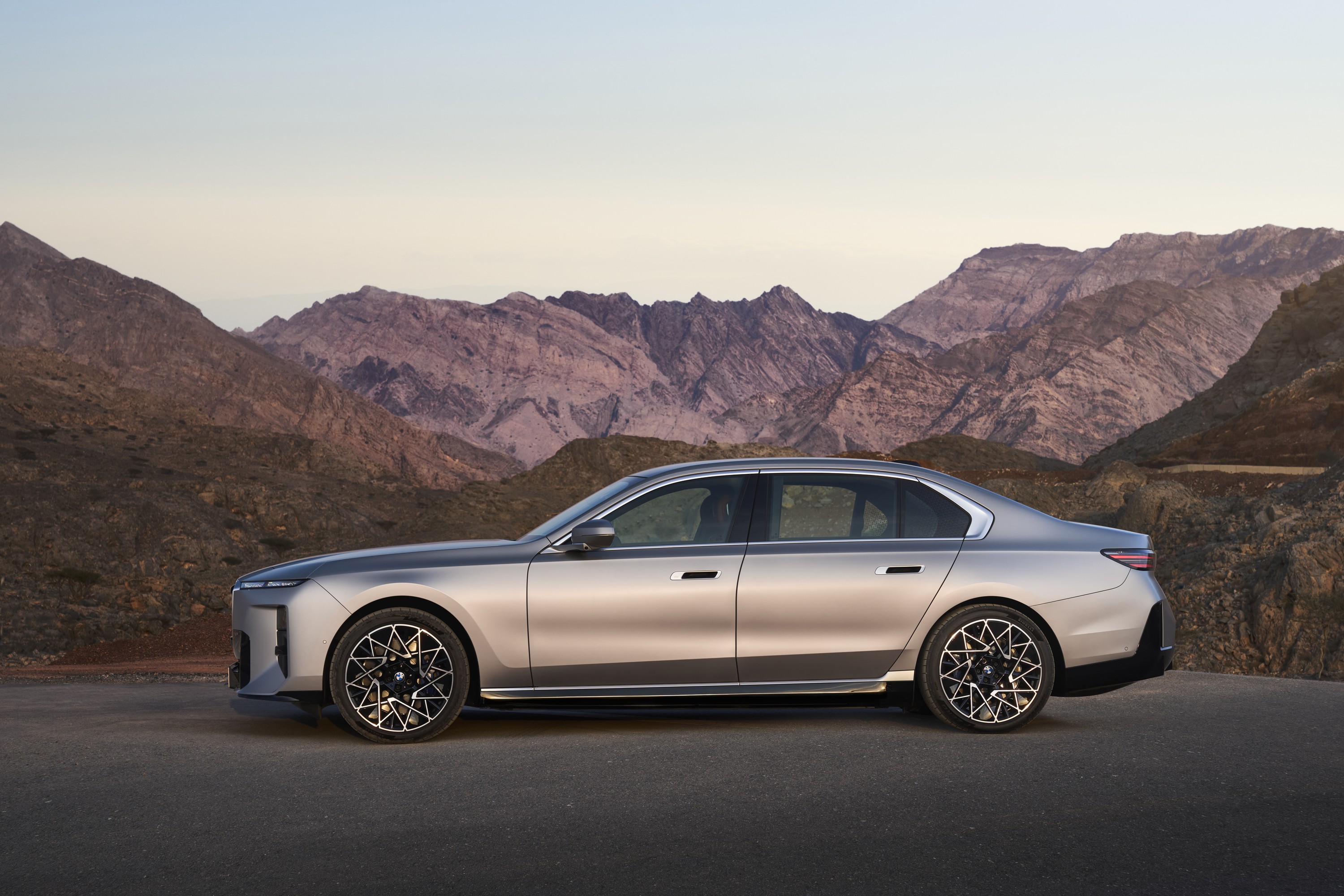 BMW i7 exterior P90636150