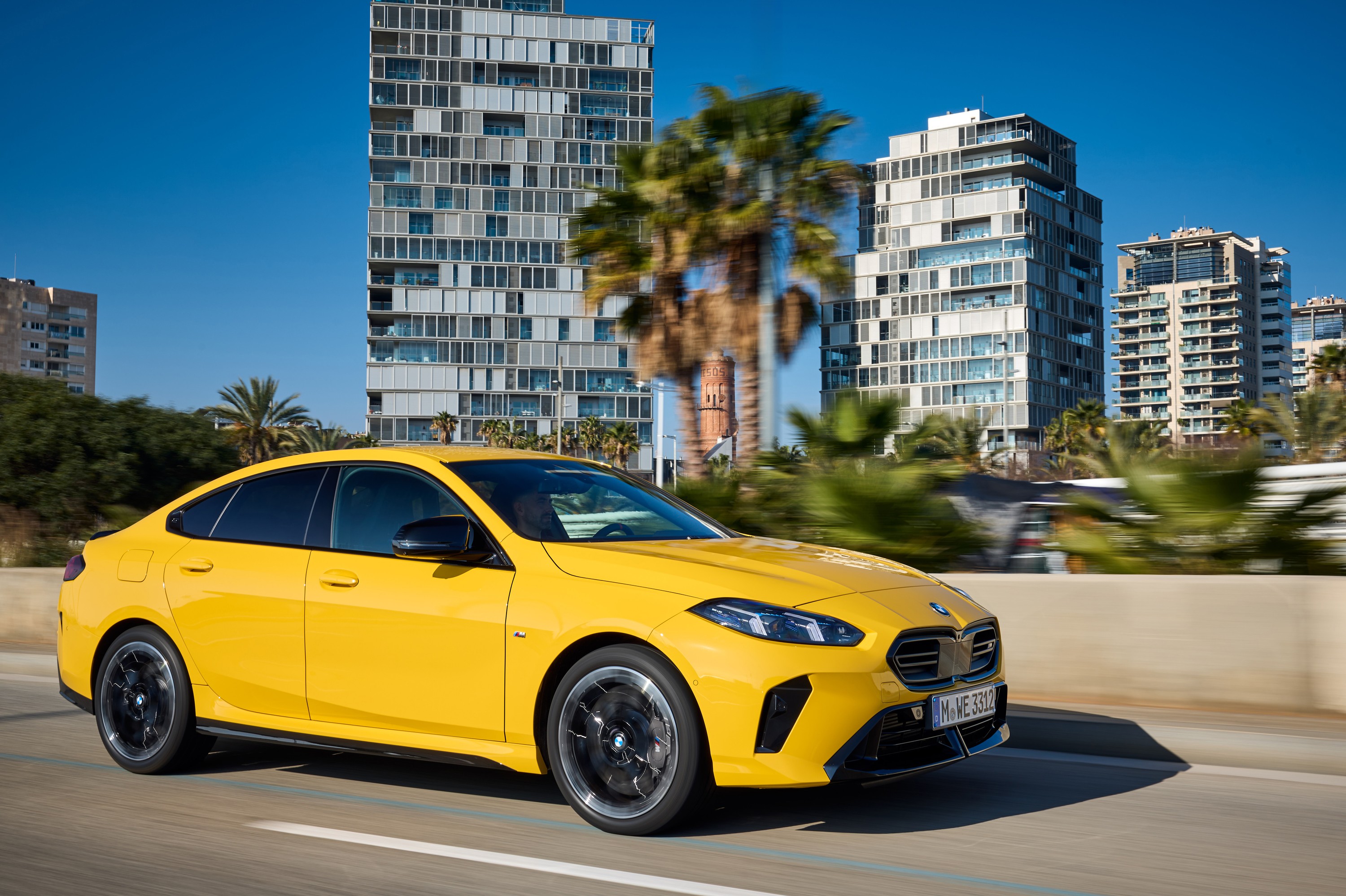 BMW M235 exterior P90588984