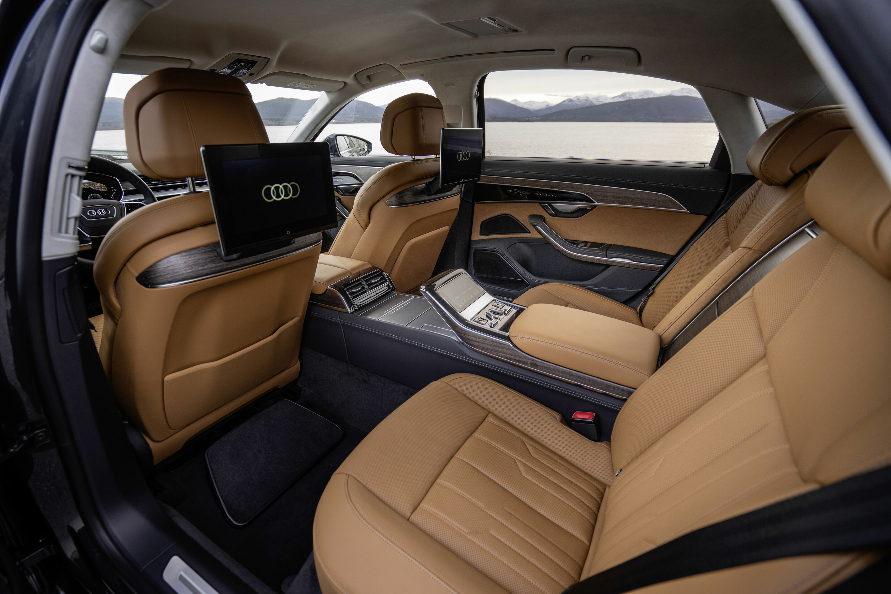 Audi A8 L interior and cockpit A218495