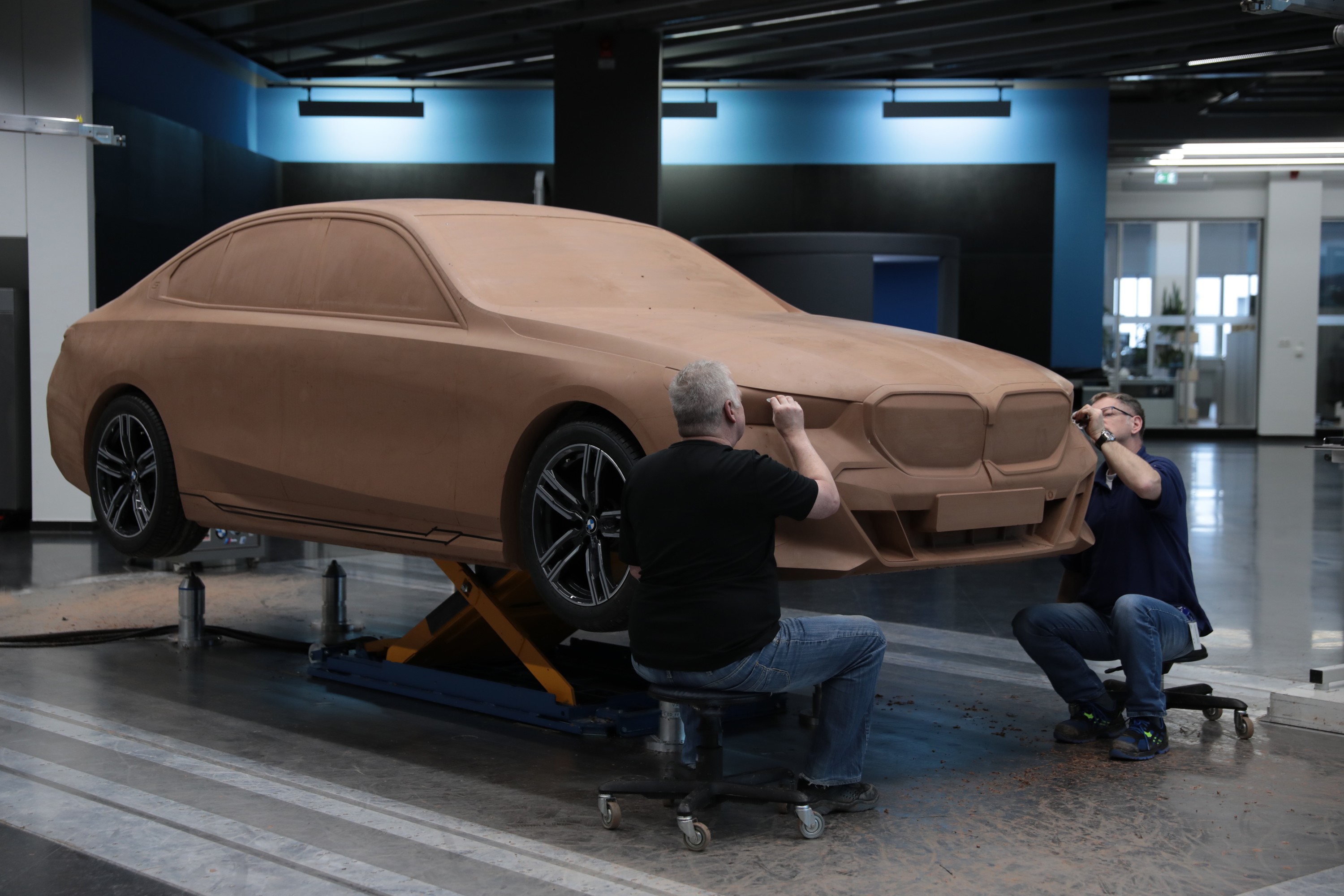 BMW 5 Series exterior P90504741