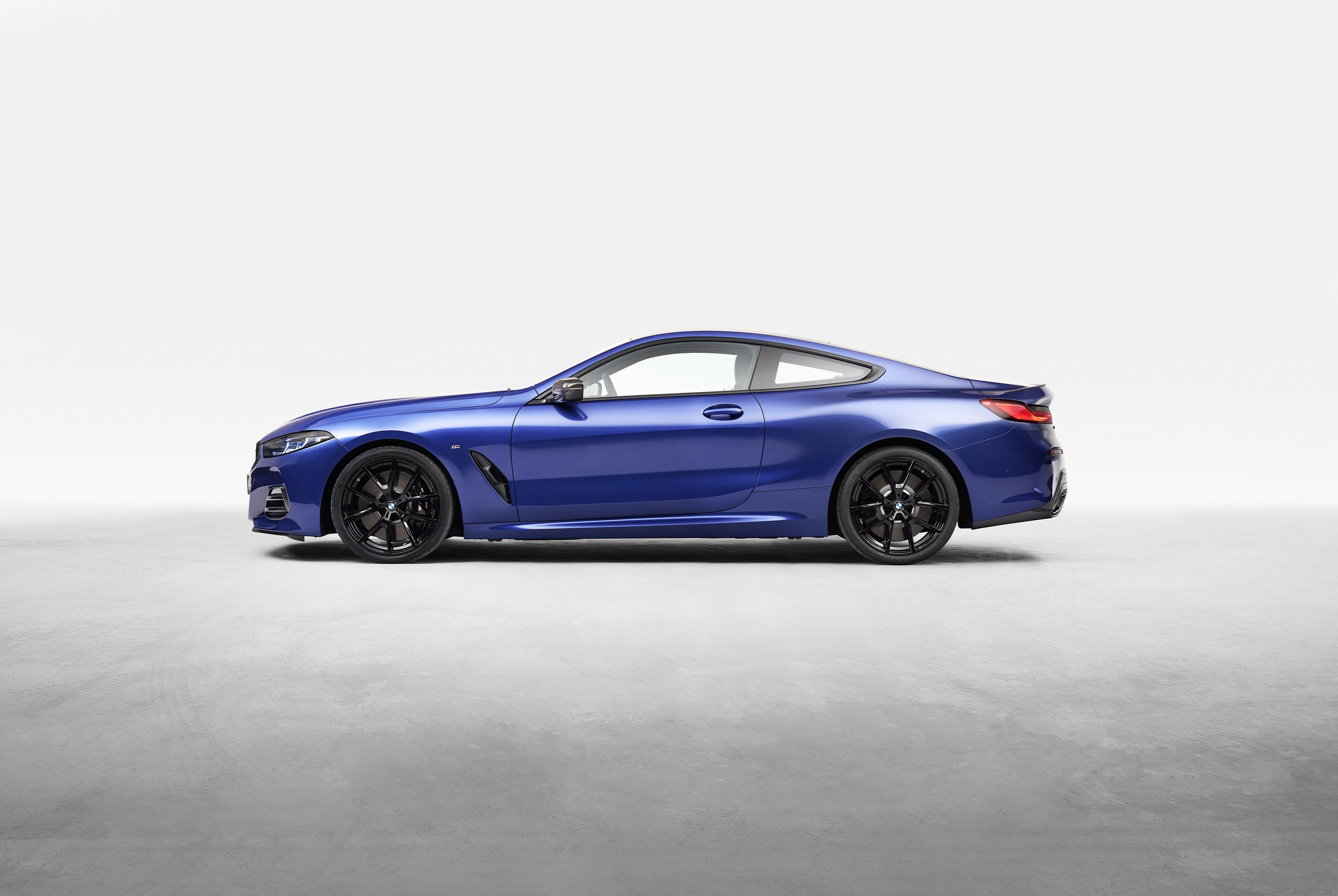 BMW M850i exterior P90449079