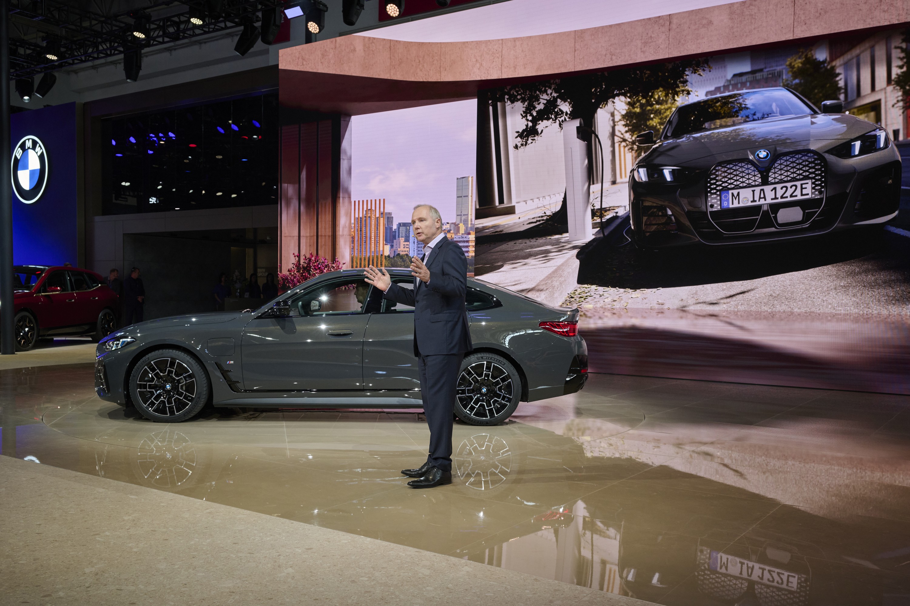 BMW i4 exterior P90548093