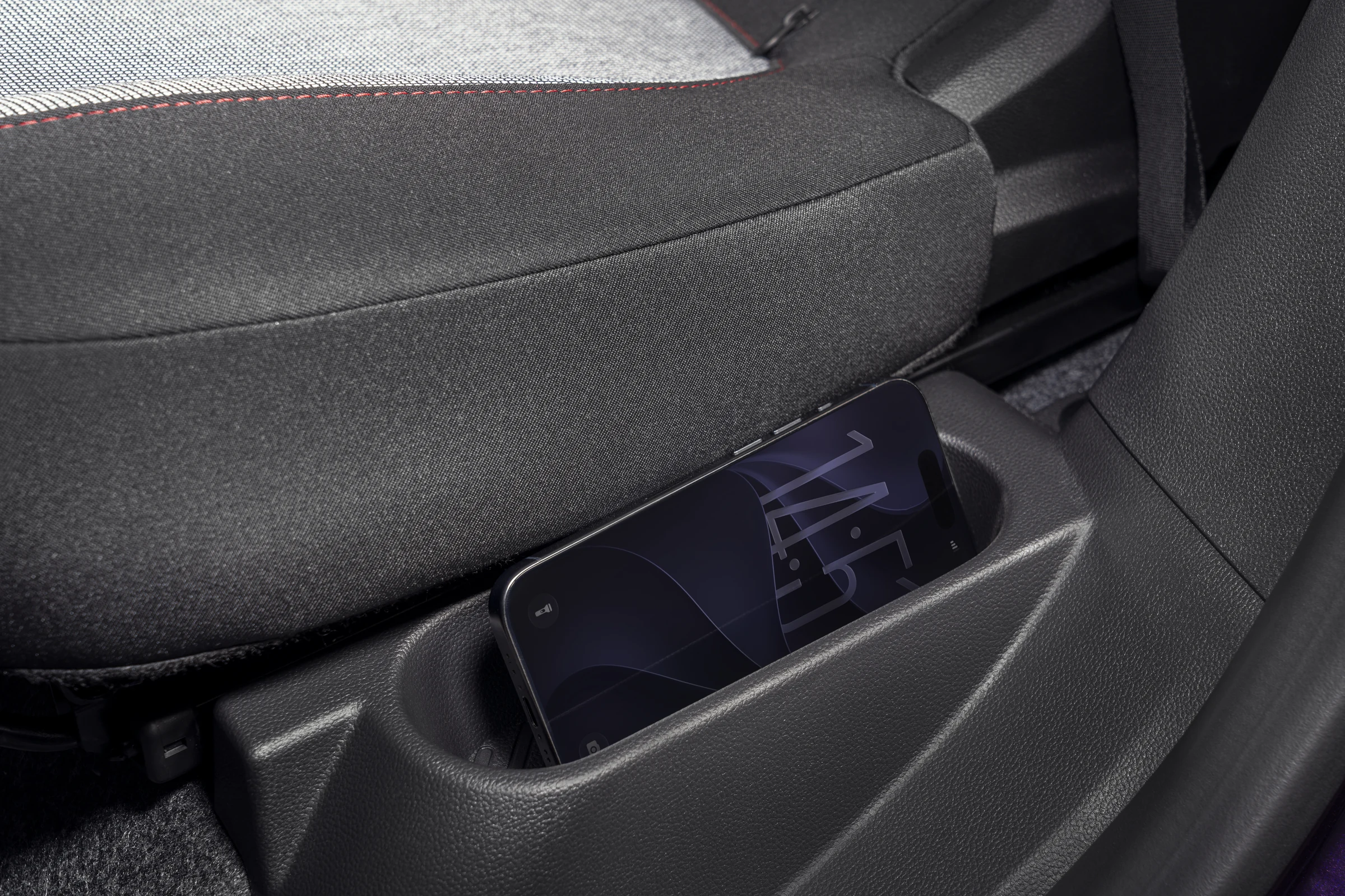 Nissan Pixo interior official photo 7