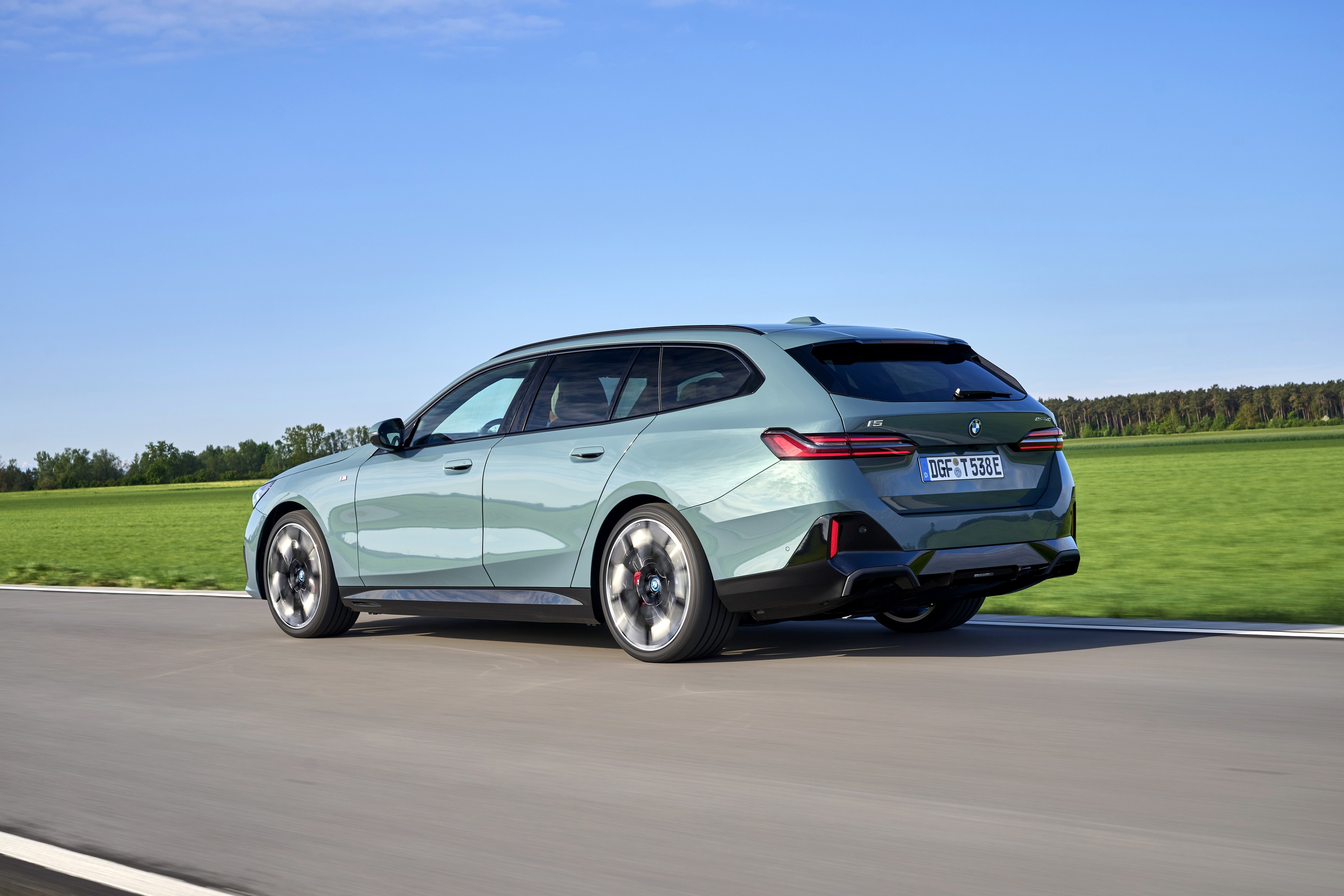 BMW i5 driving P90549972