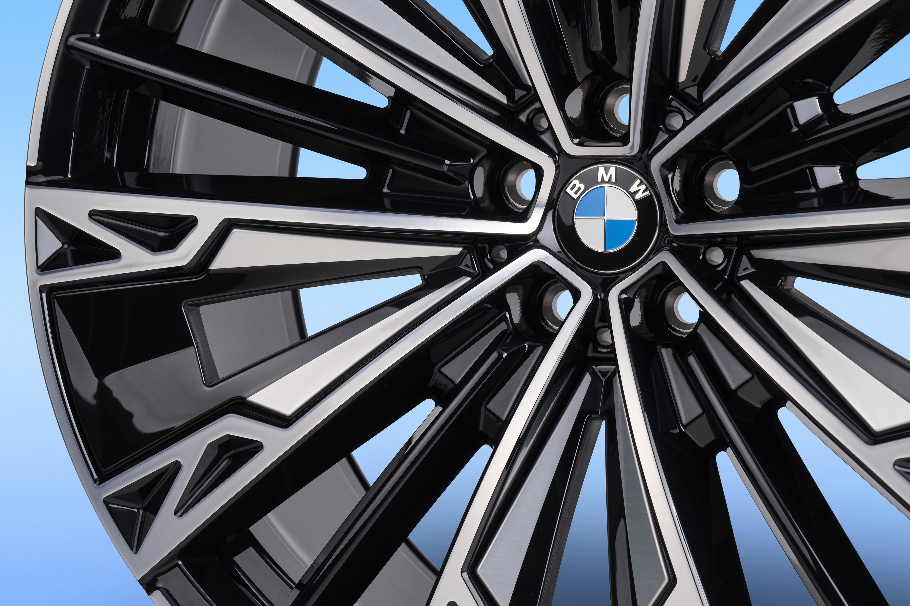 BMW i7 technology P90636186