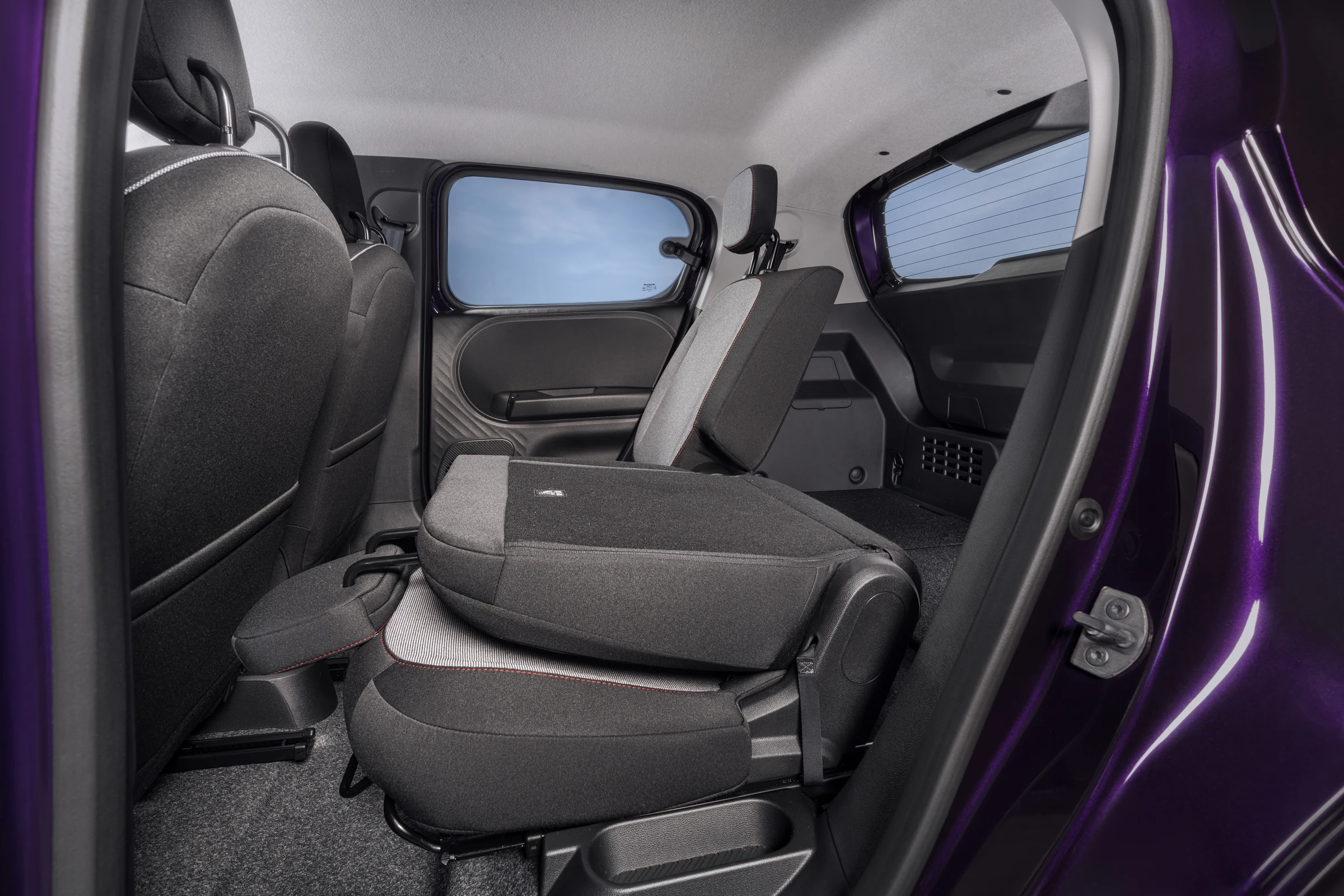 Nissan Pixo interior official photo 19