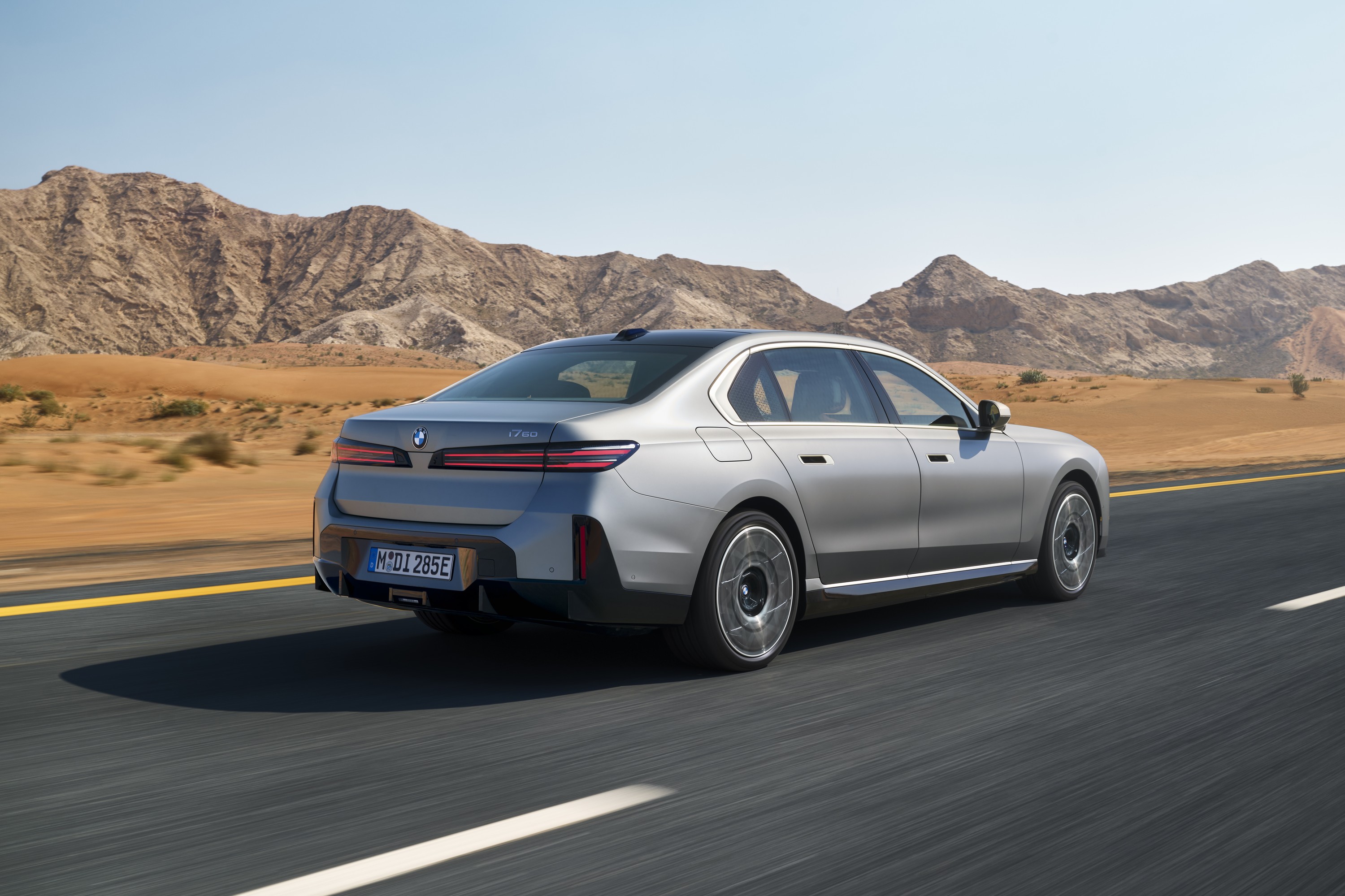 BMW i7 exterior P90636163