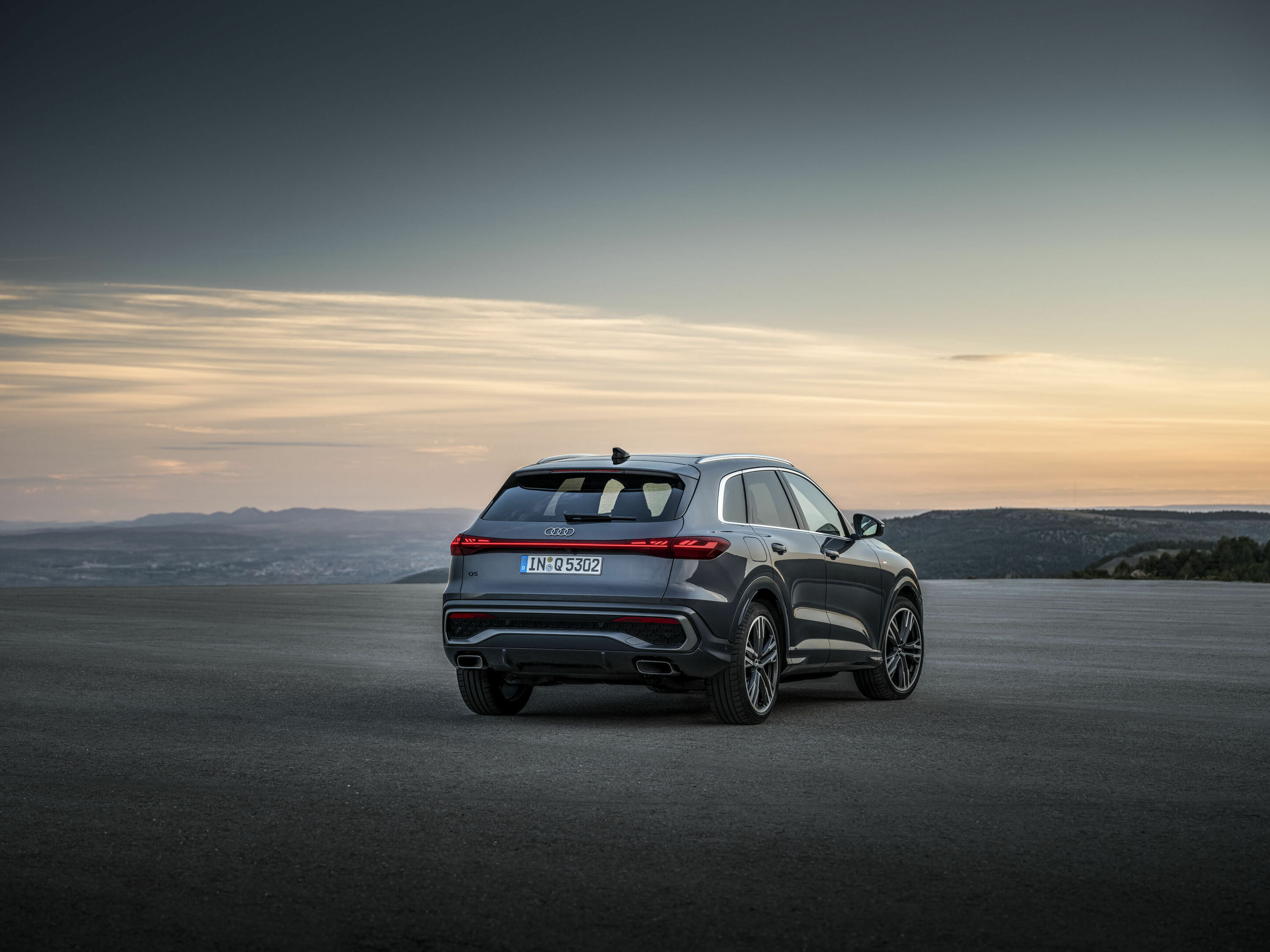 Audi Q5 SUV additional exterior official photo