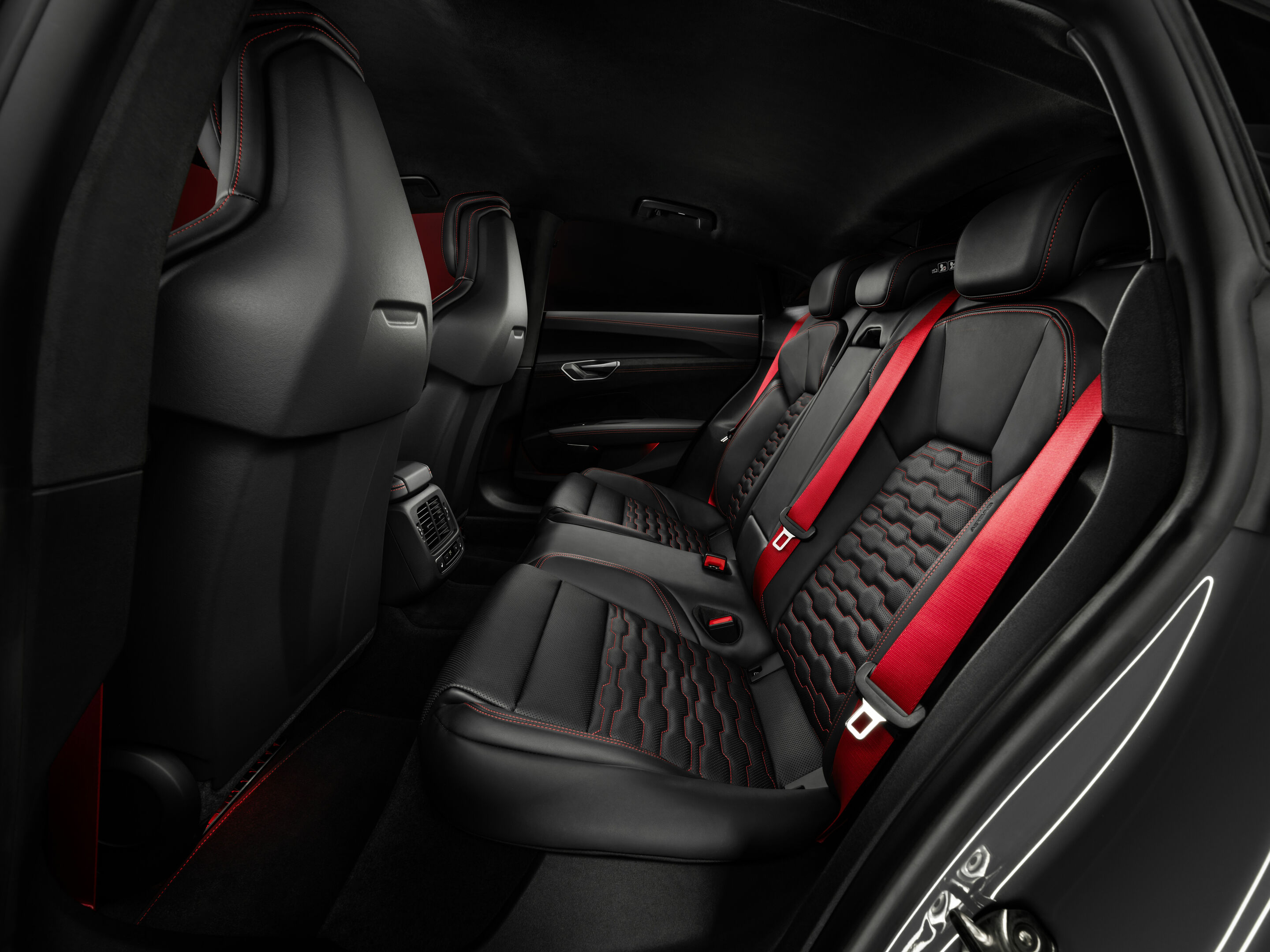 Audi RS e-tron GT interior and cockpit A242581