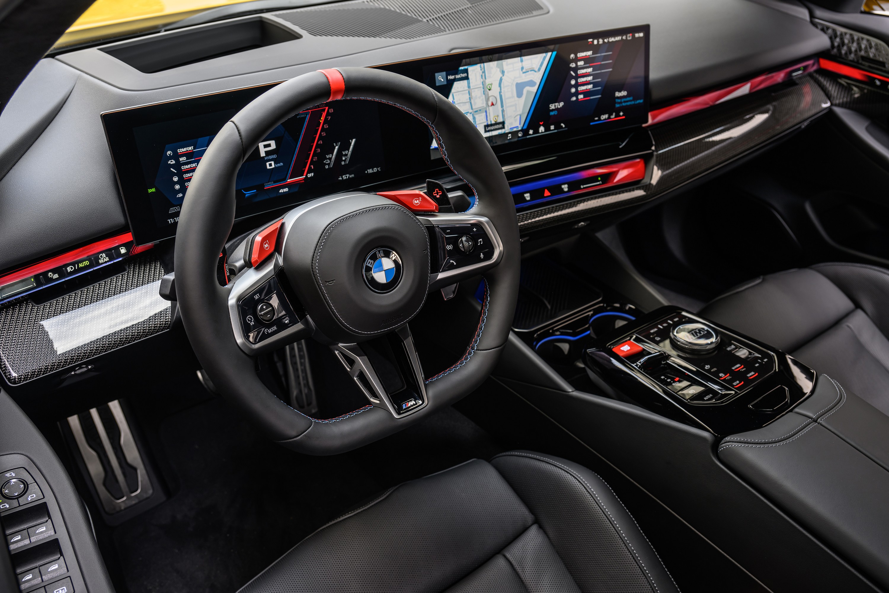 BMW M5 technology P90575492