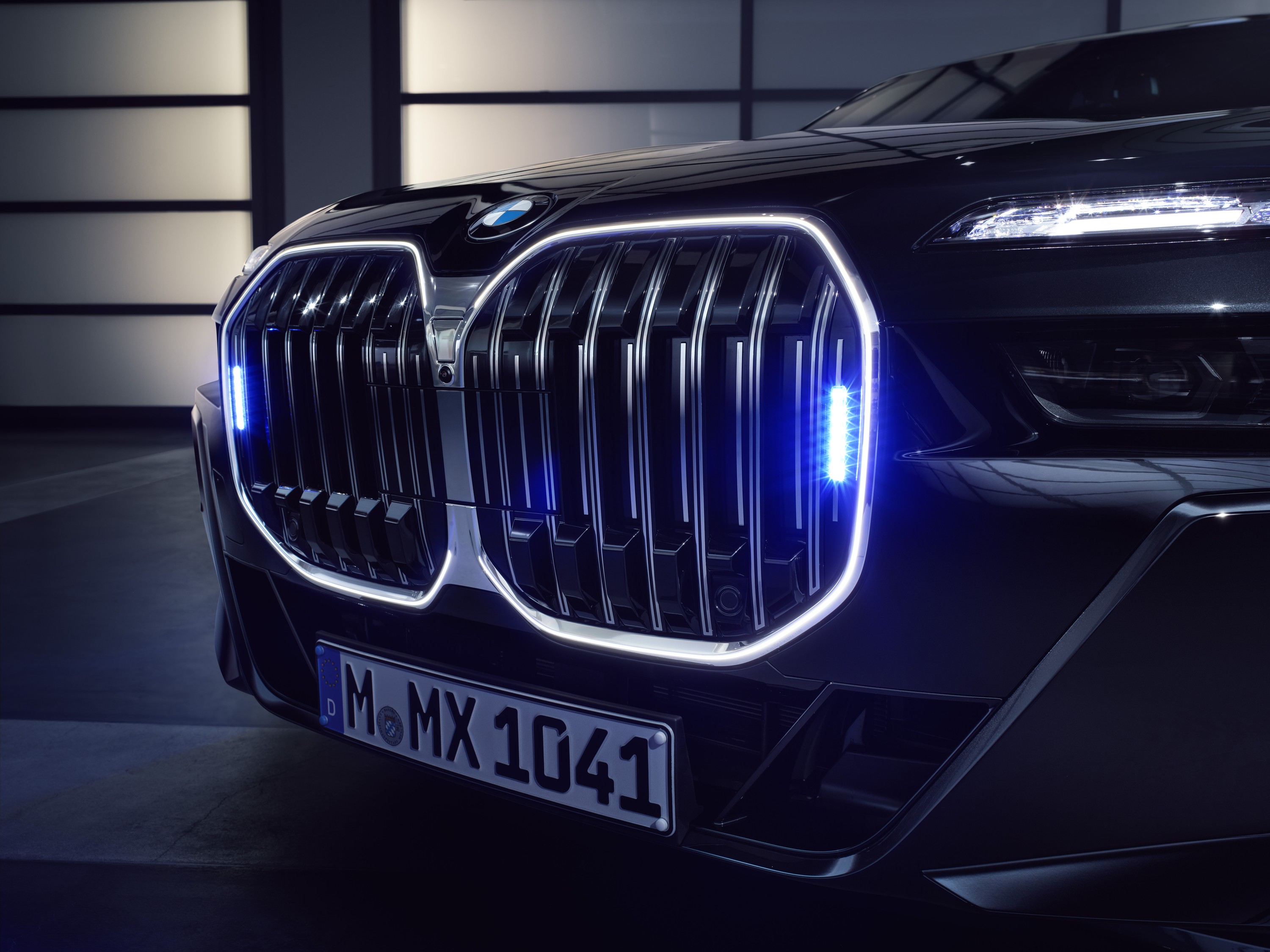 BMW 760i exterior P90516182