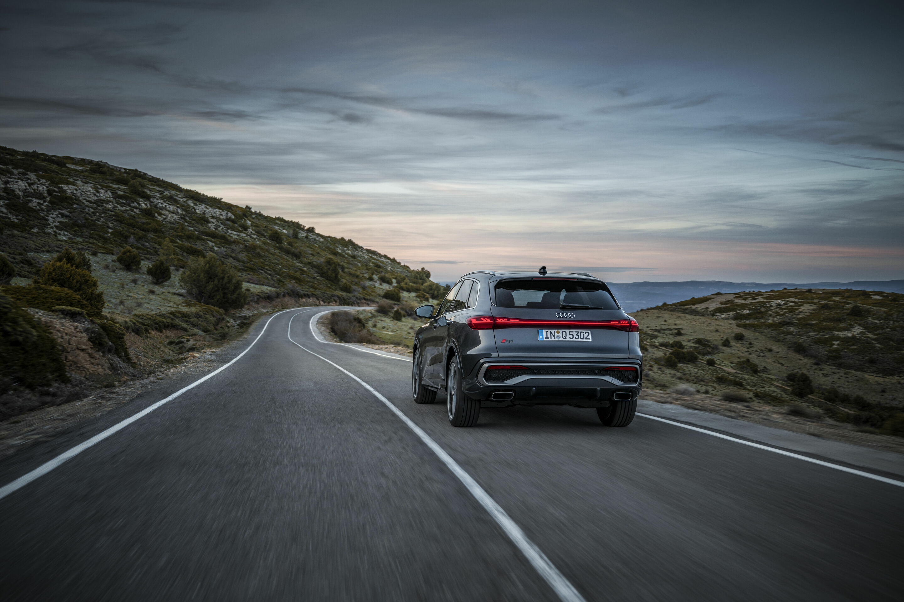 Audi Q5 SUV additional exterior official photo