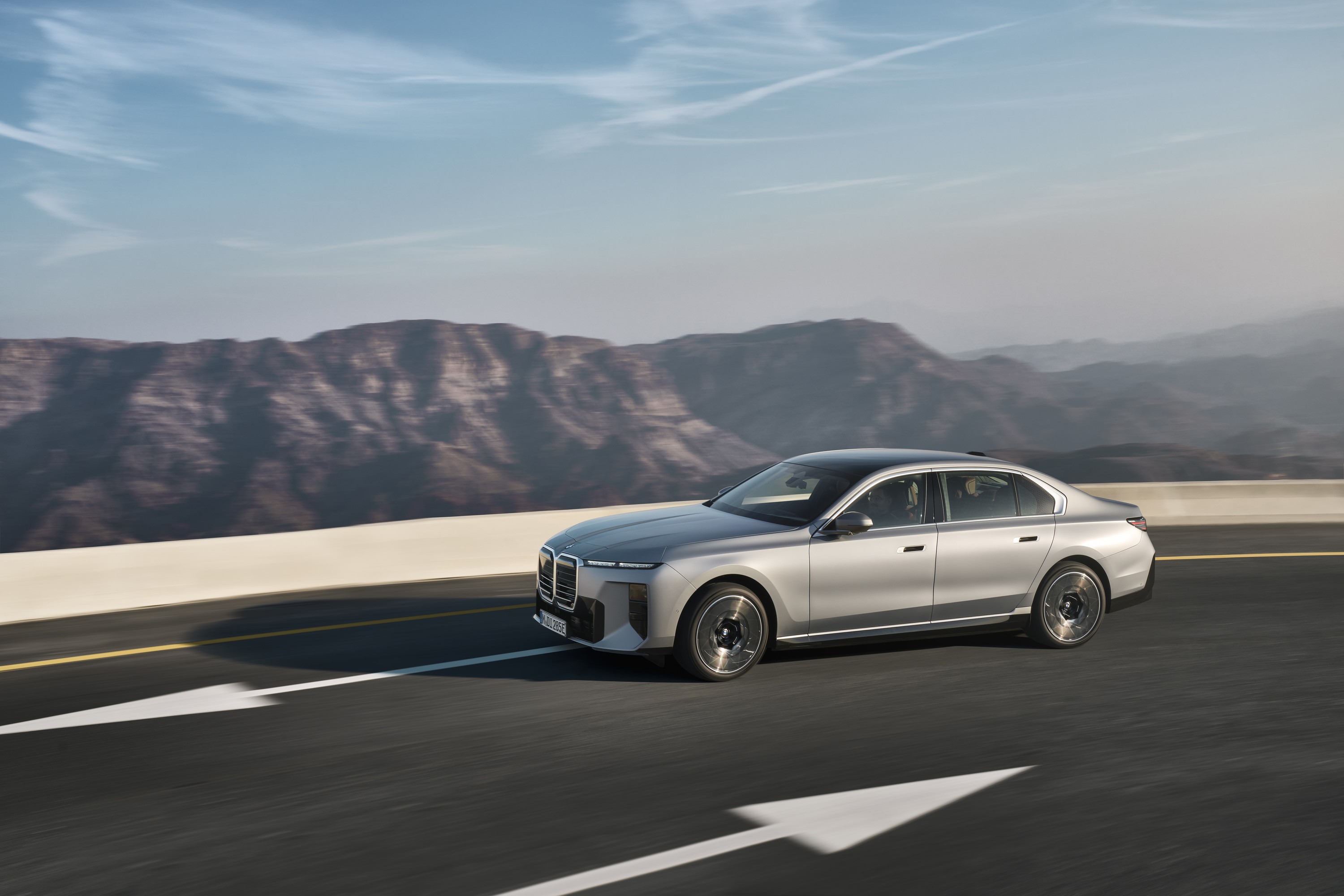 BMW i7 exterior P90636142