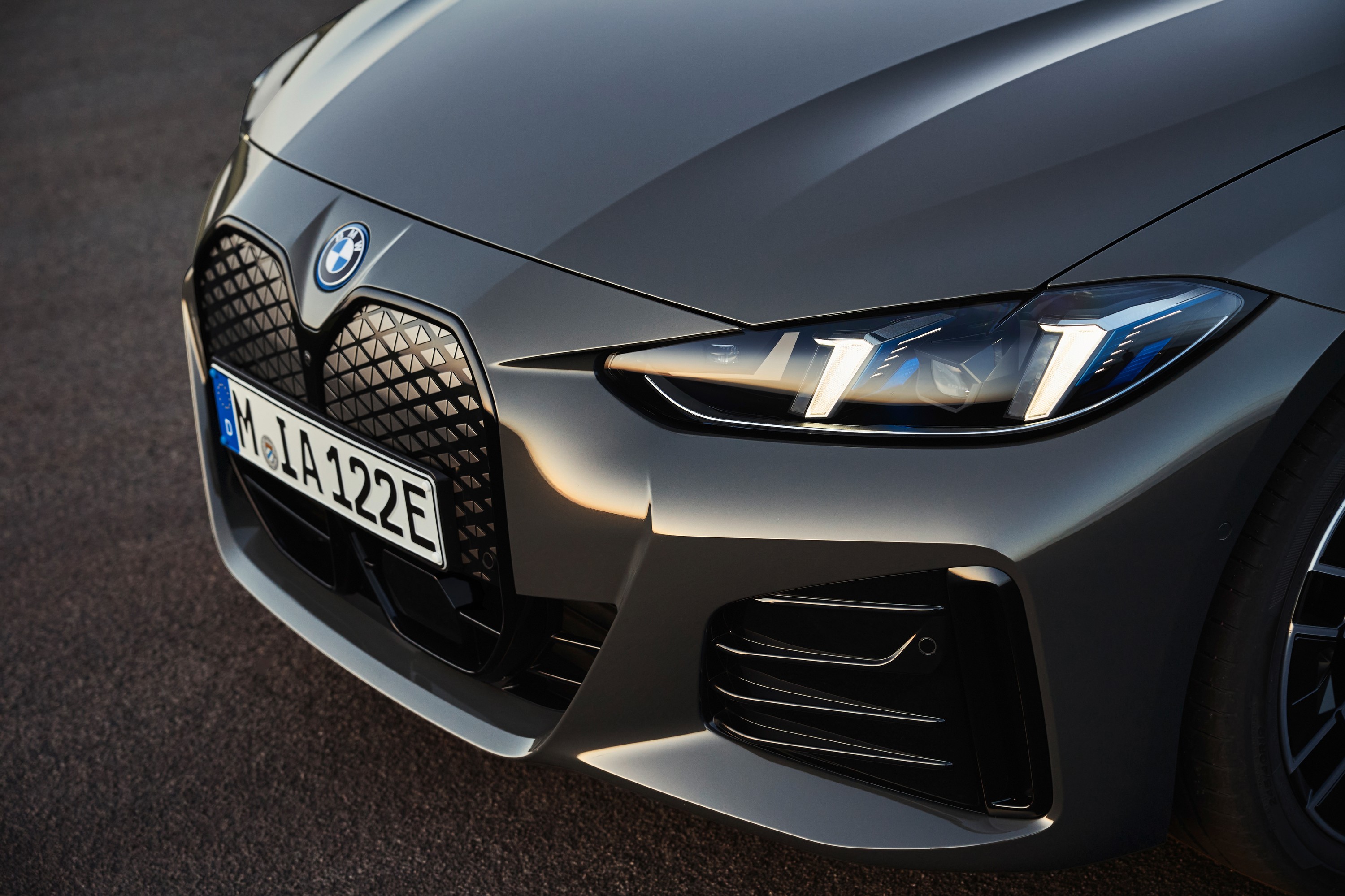 BMW i4 exterior P90546608