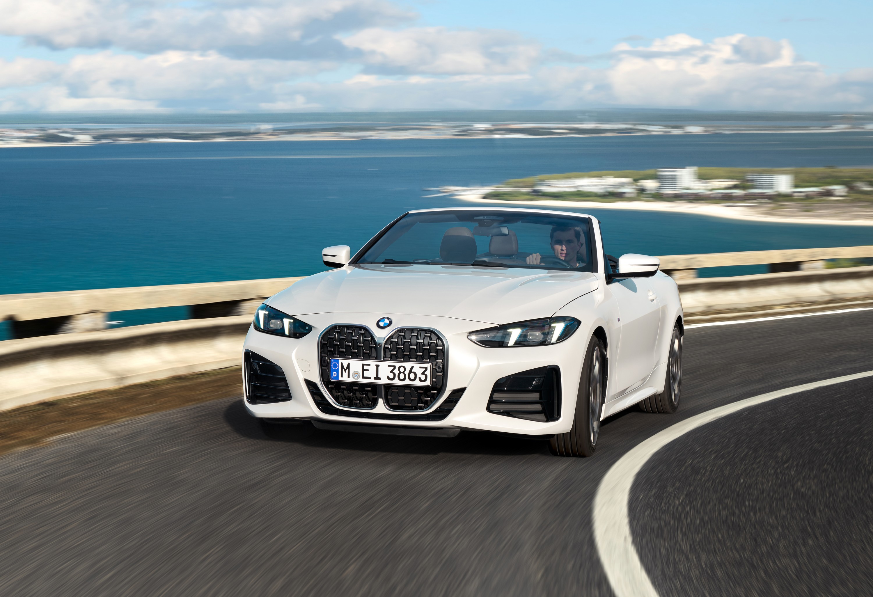 BMW 4 Series driving P90535868