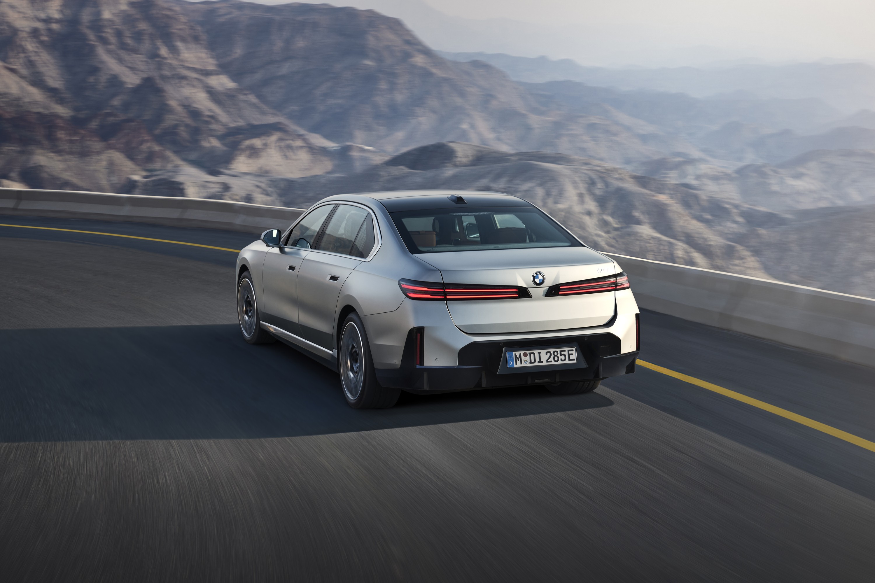 BMW i7 exterior P90636158