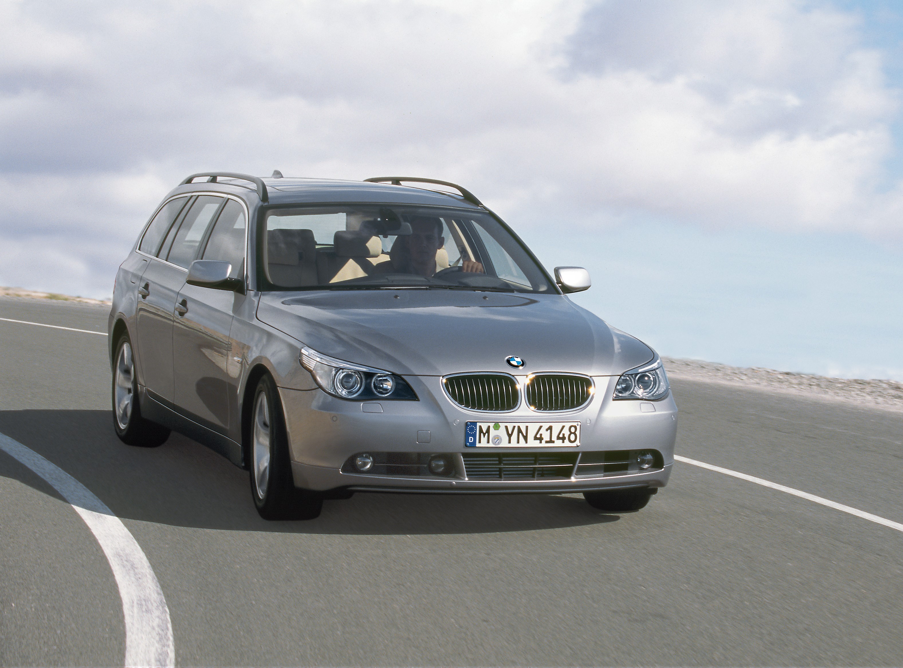BMW 5 Series technology P90537408