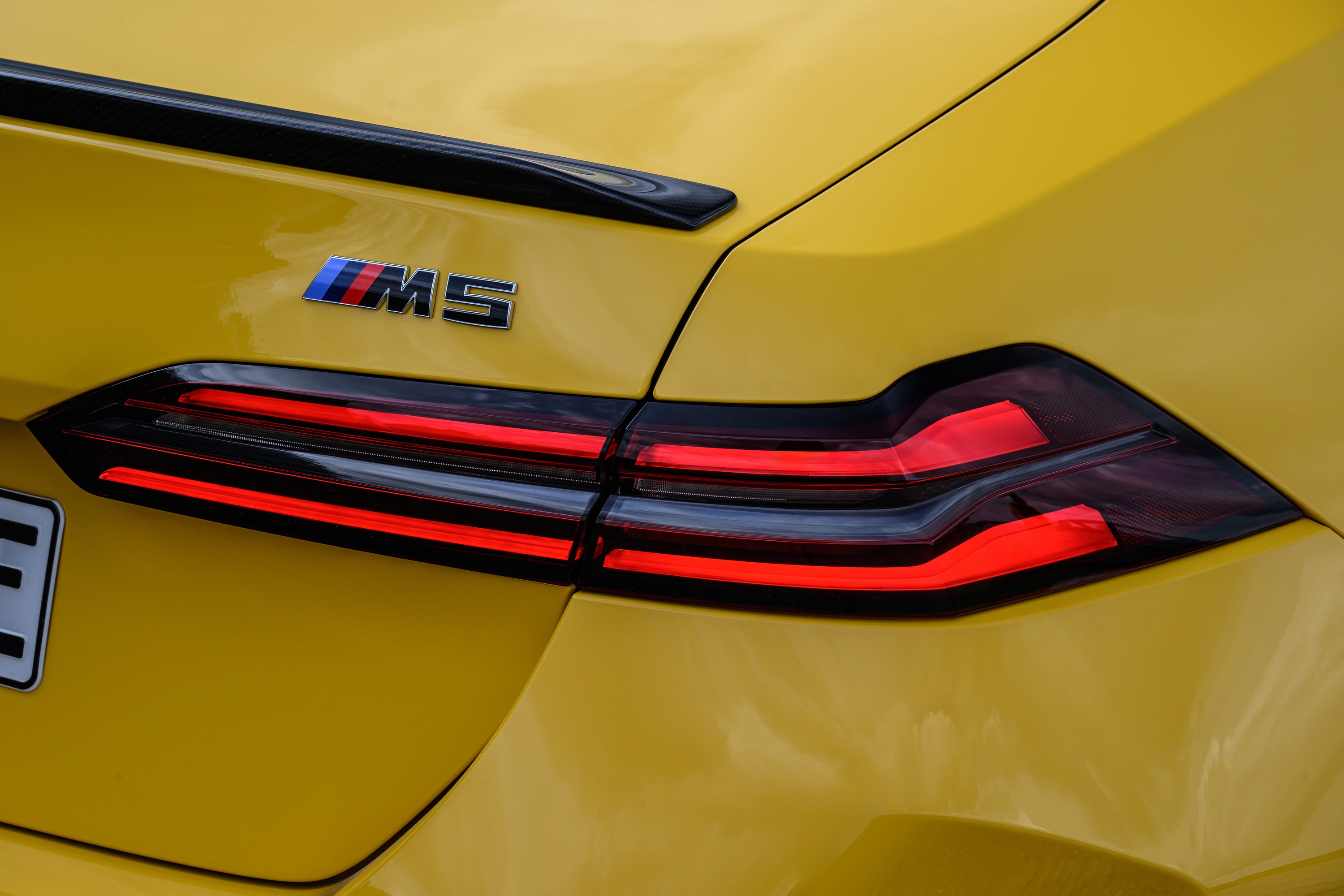 BMW M5 technology P90575480