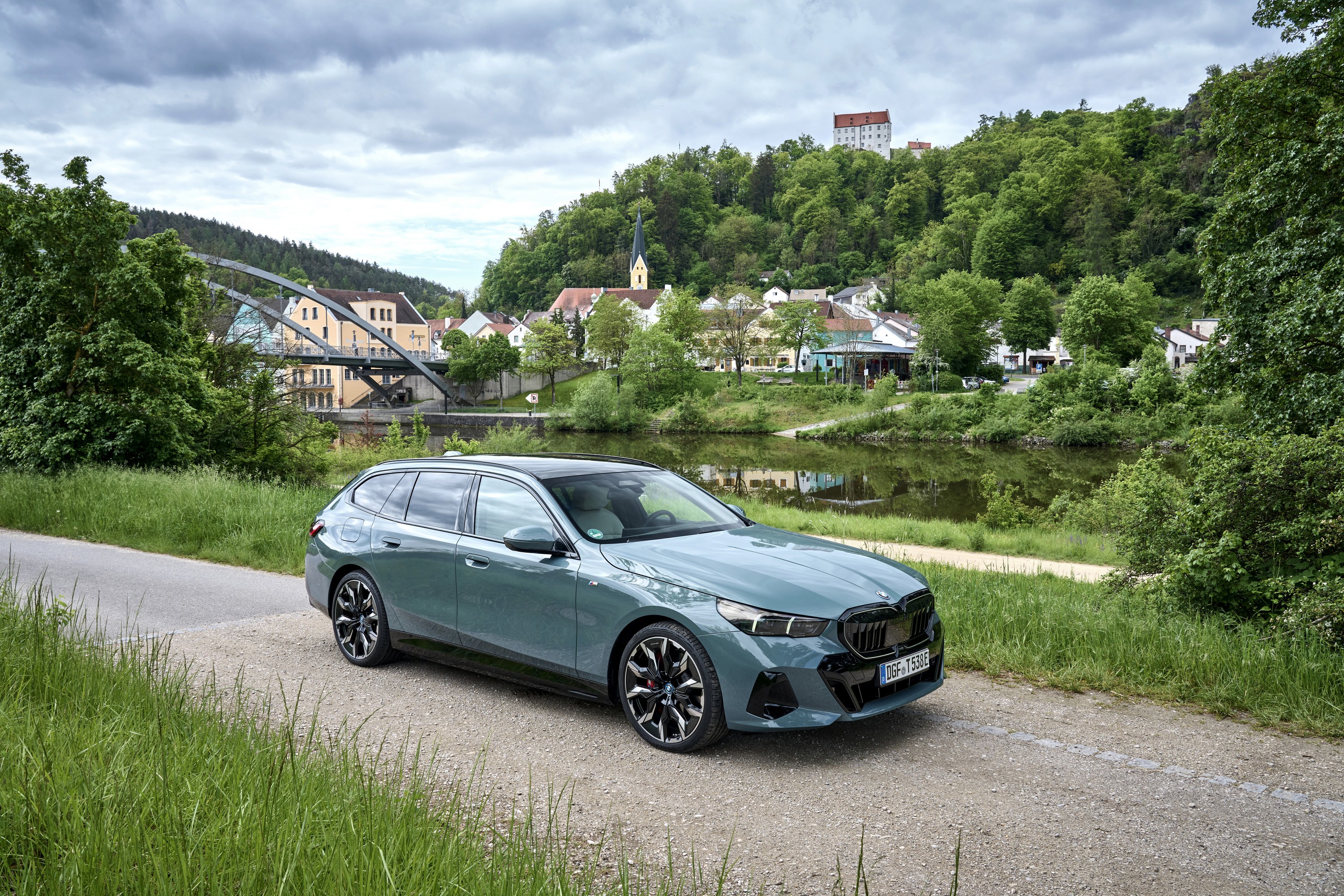 BMW i5 driving P90549995