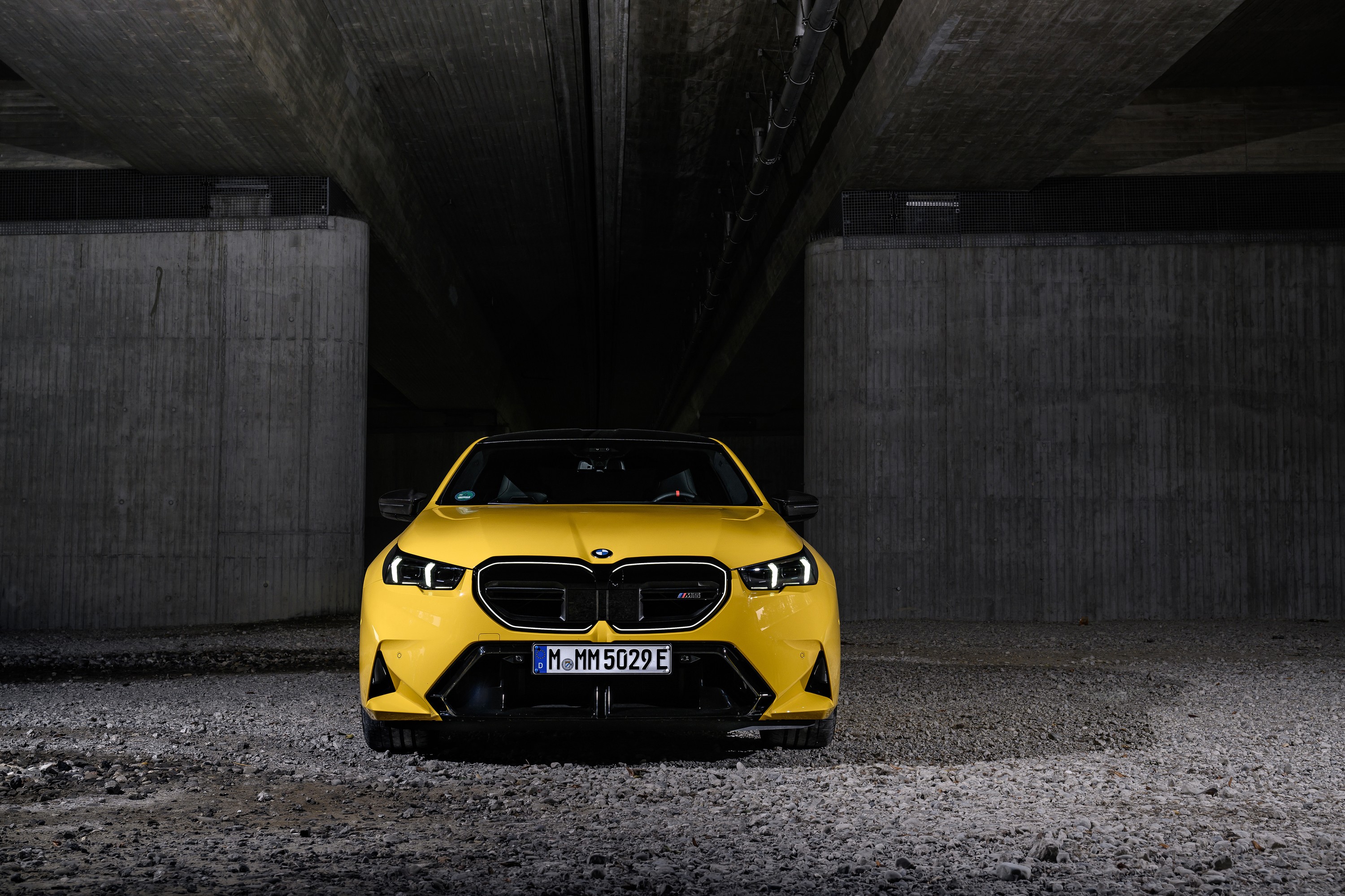 BMW M5 technology P90575443