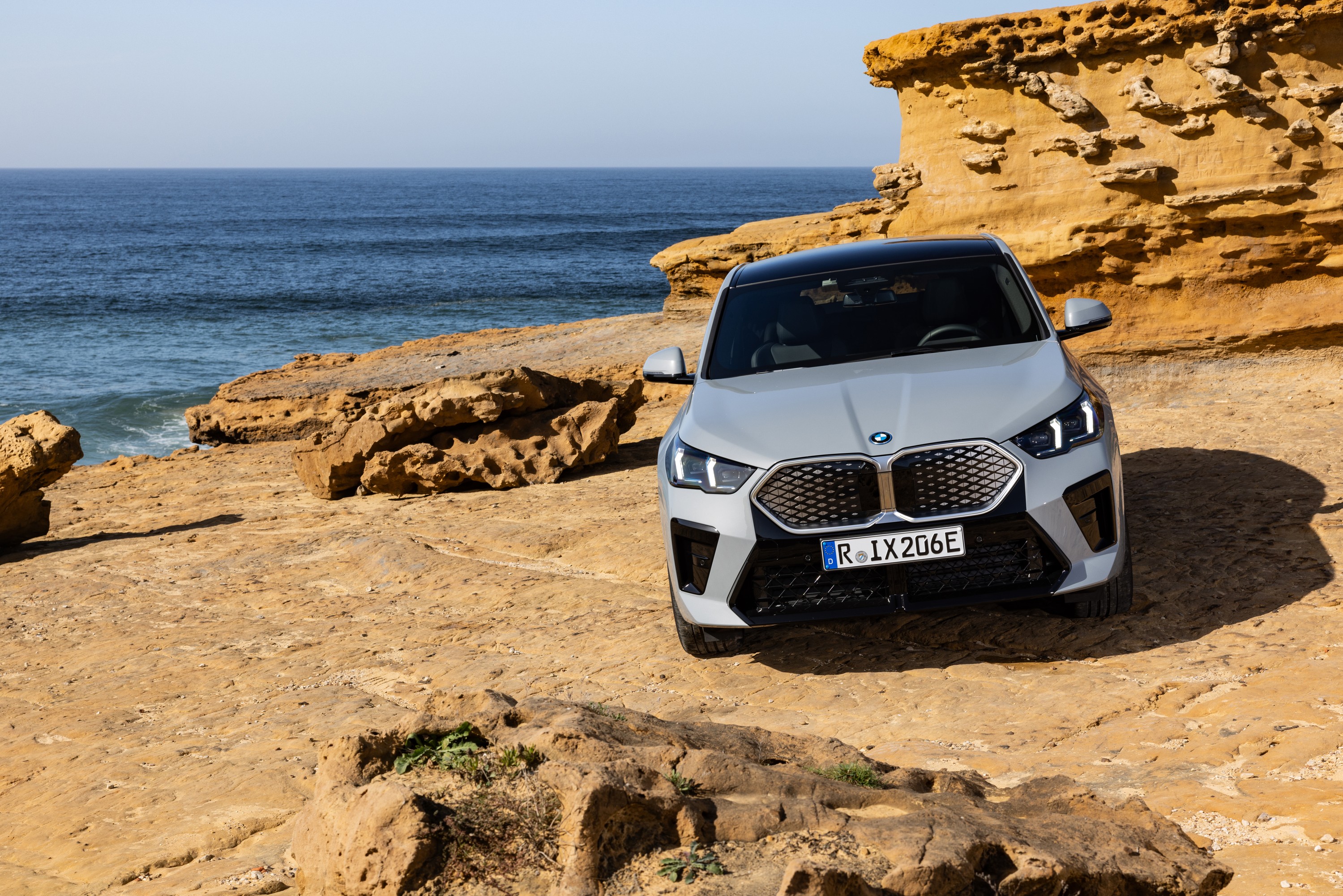 BMW iX2 exterior P90540061