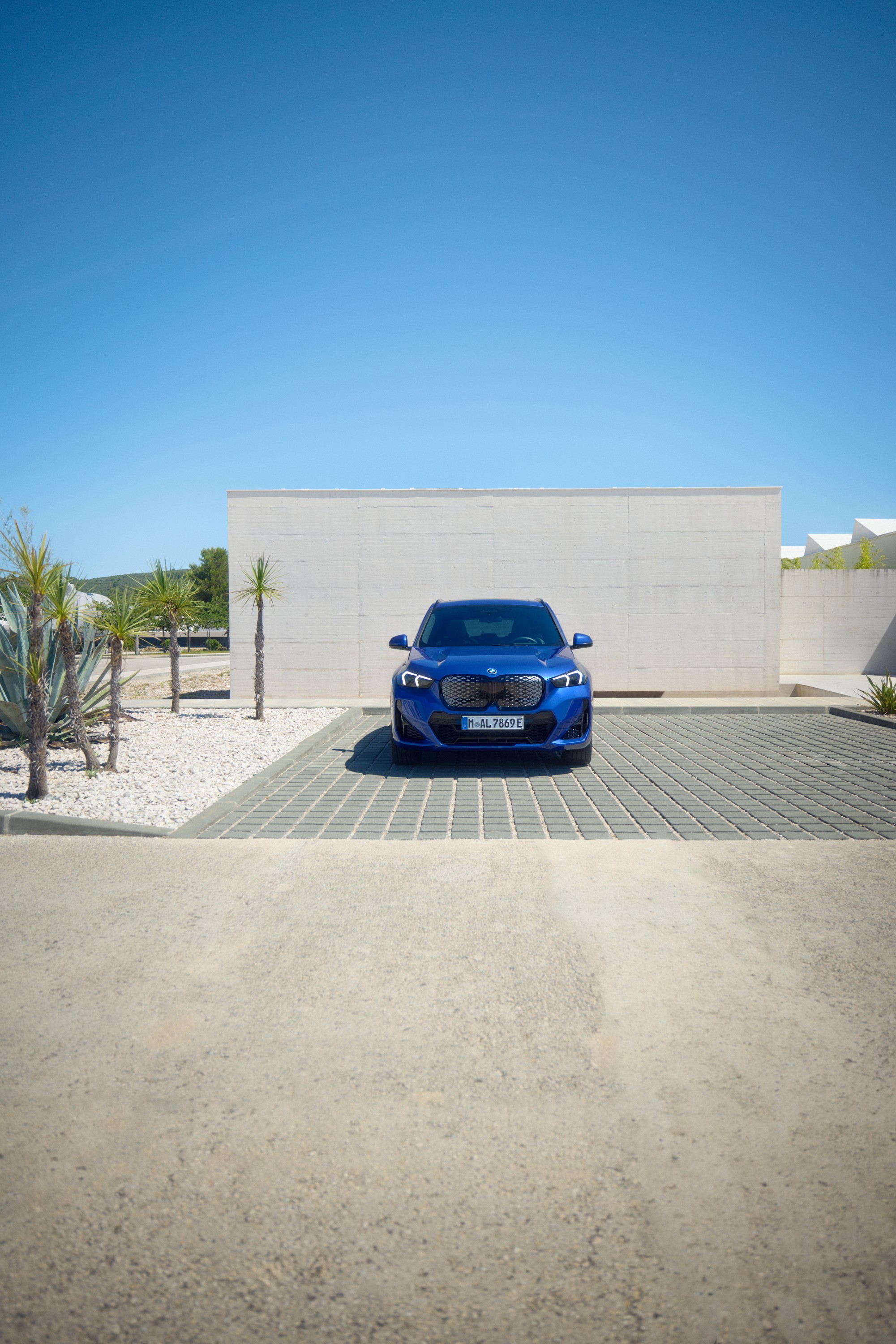 BMW iX1 exterior P90566438