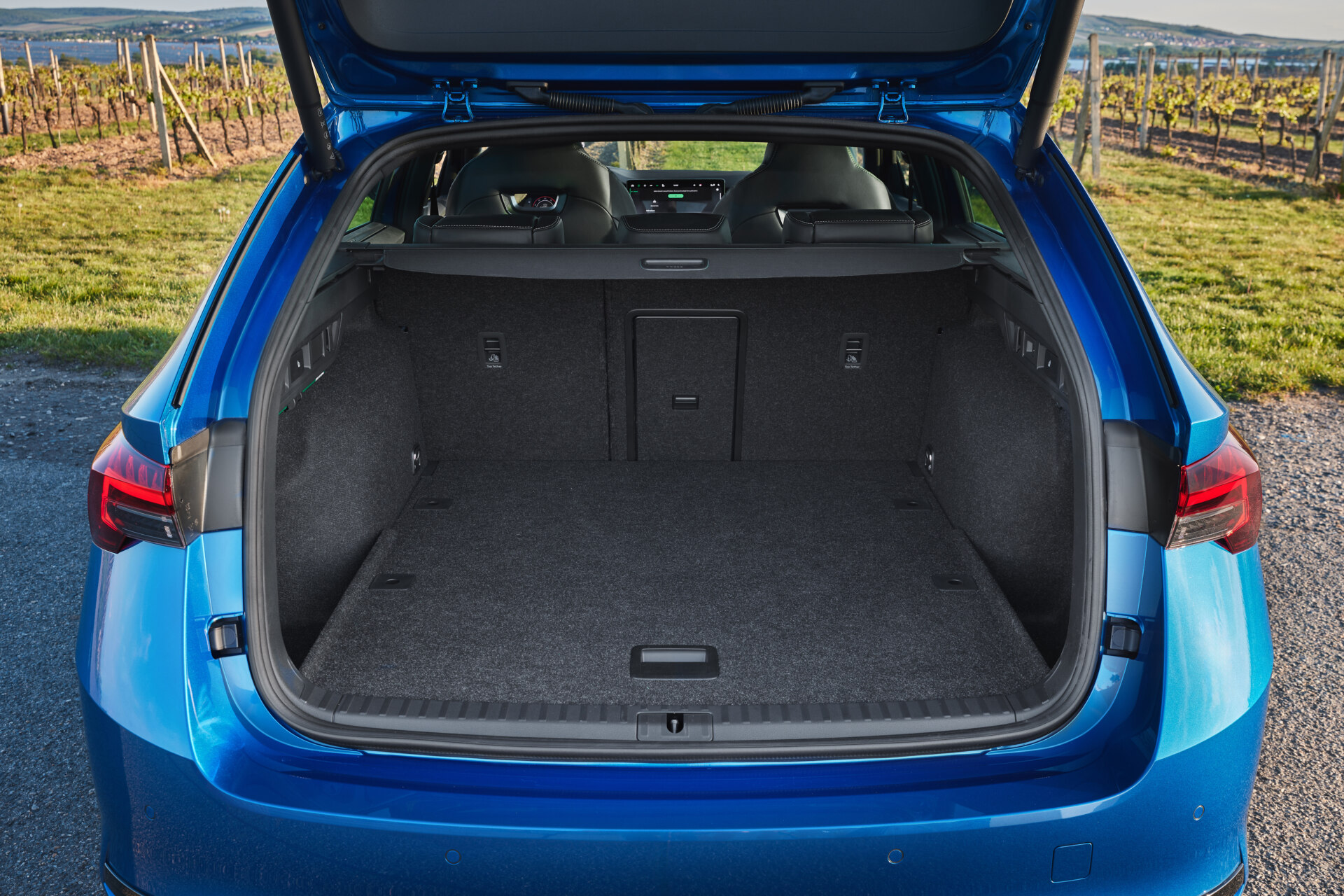 Škoda Octavia interior official photo