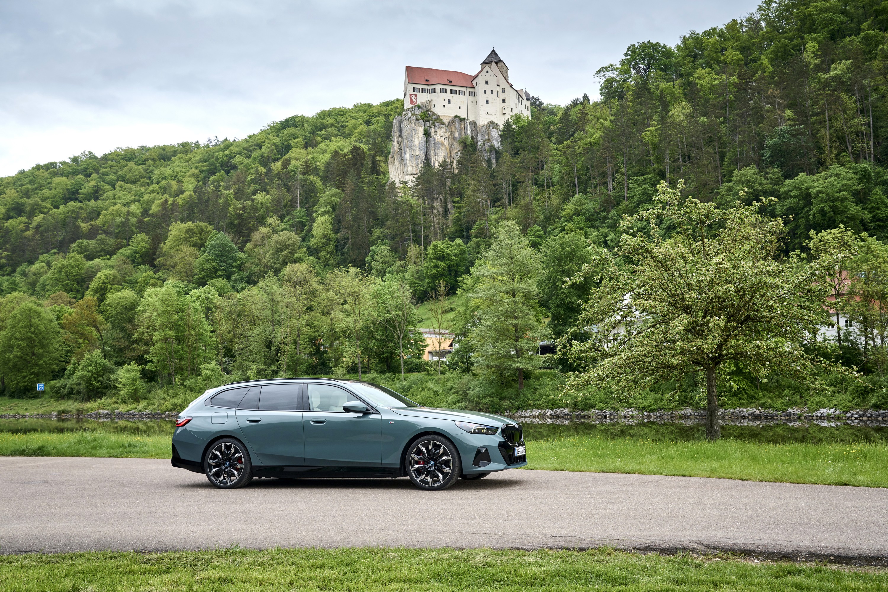 BMW i5 driving P90549998