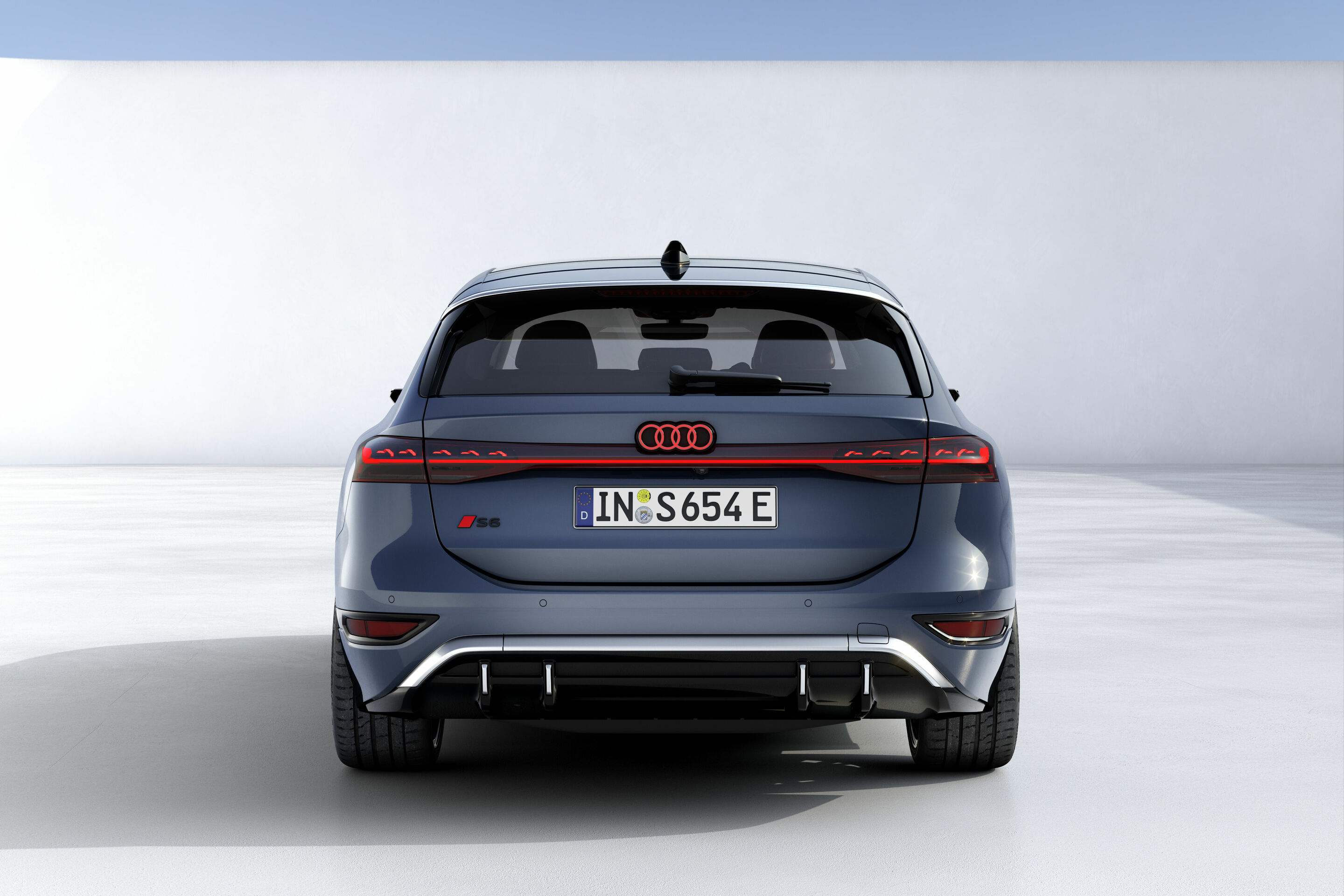 Audi S6 Avant e-tron interior and cockpit A243567