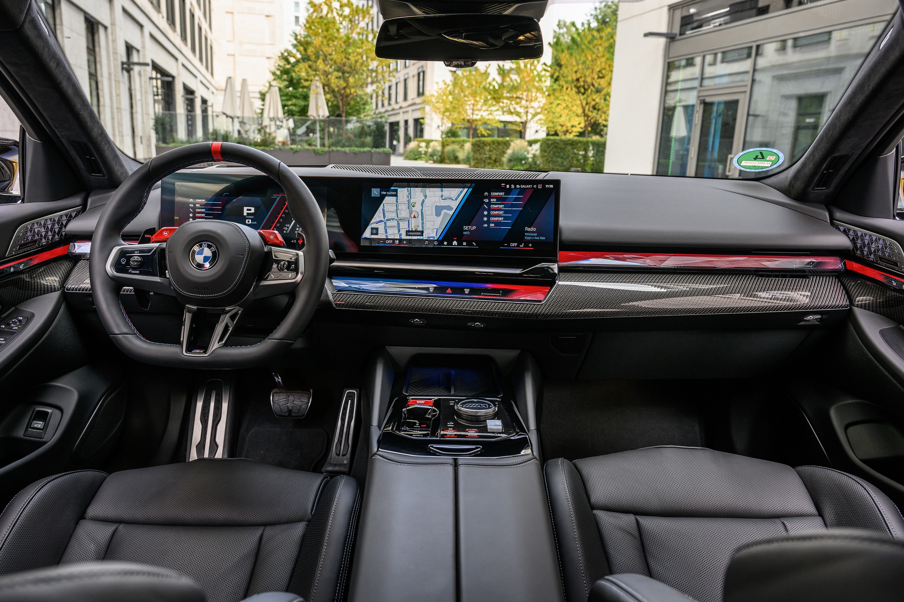 BMW M5 technology P90575489